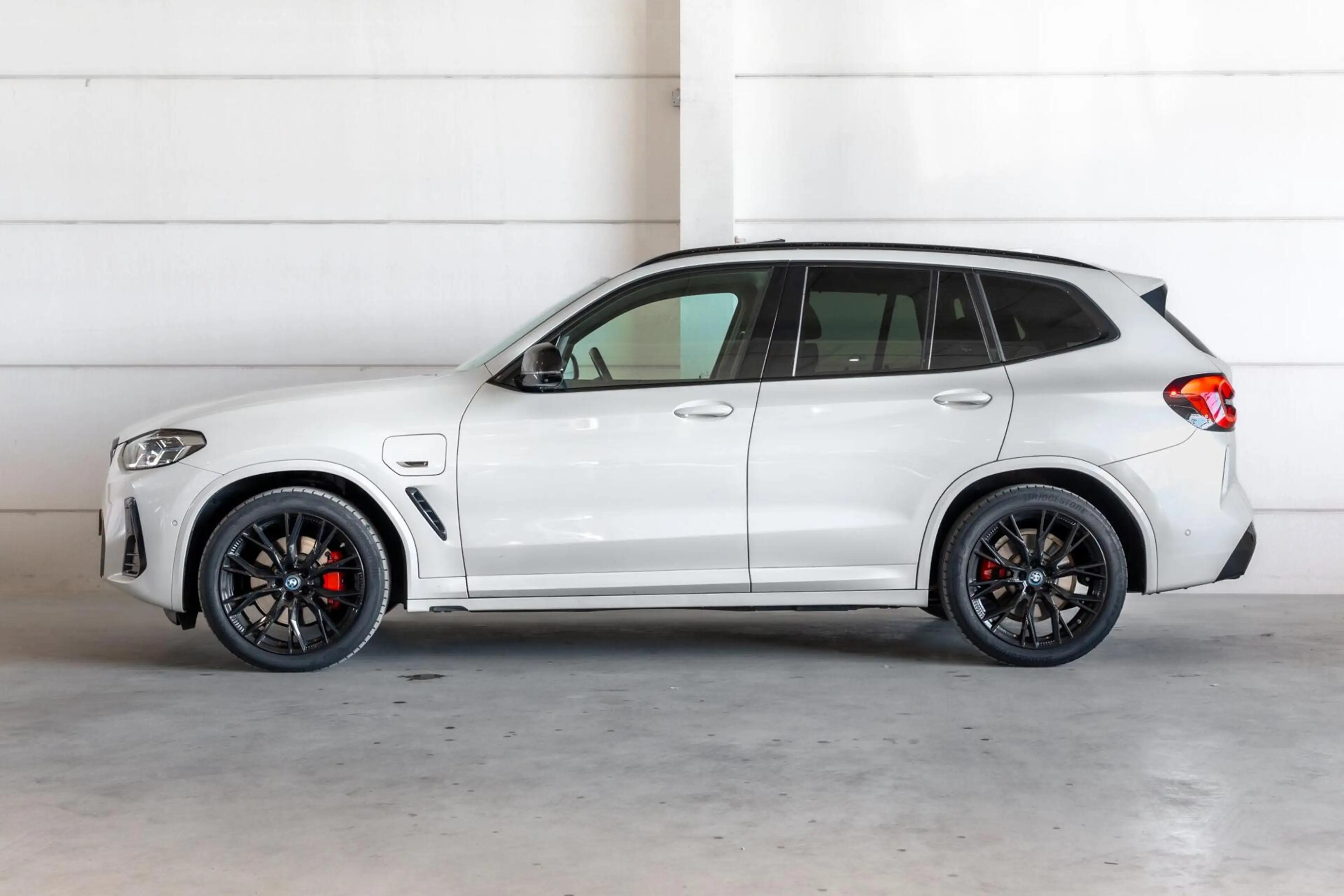 BMW X3 xDrive30e High Executive / M Sport Pro / Pano / HU — photo 5