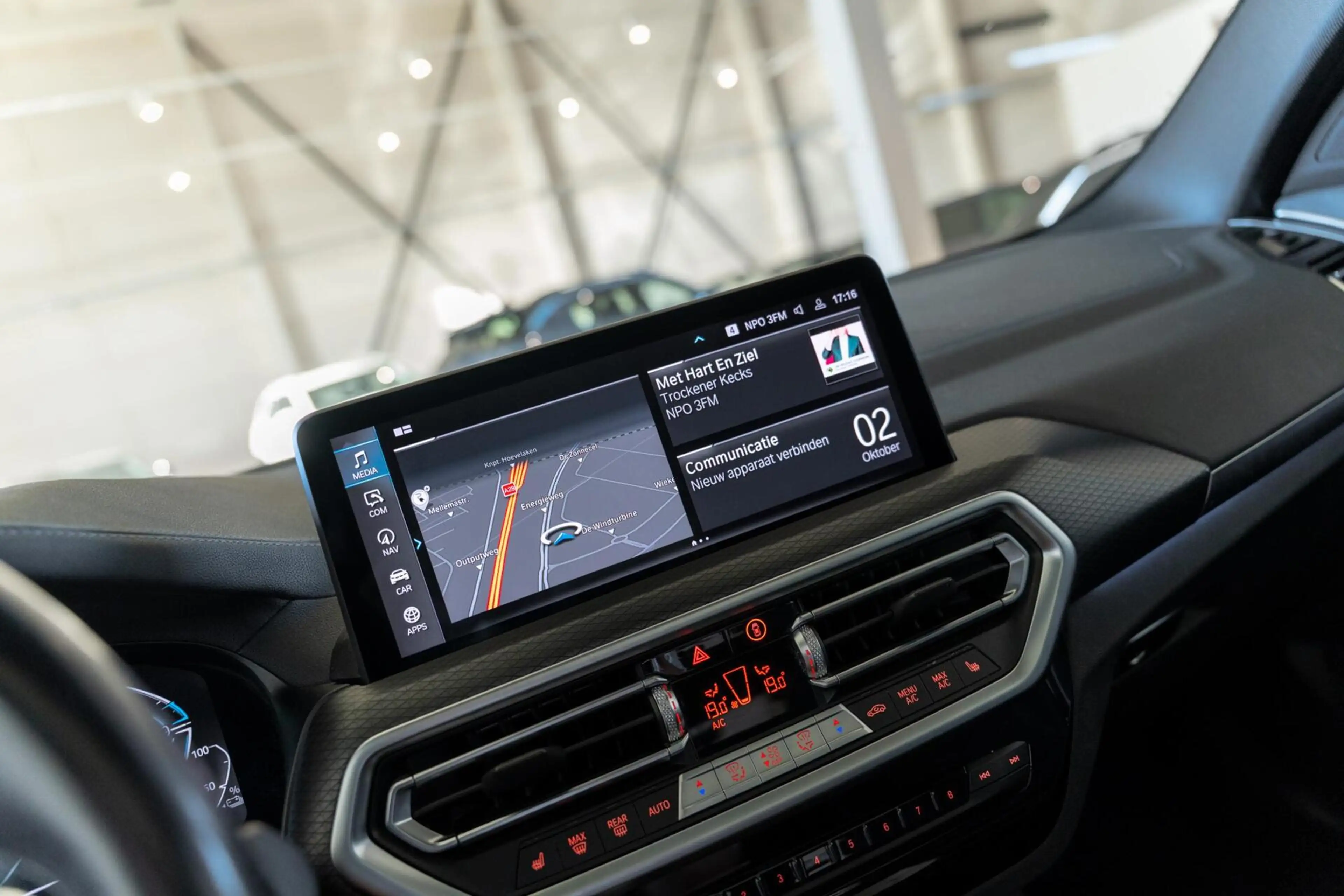 BMW X3 xDrive30e High Executive / M Sport Pro / Pano / HU — photo 22