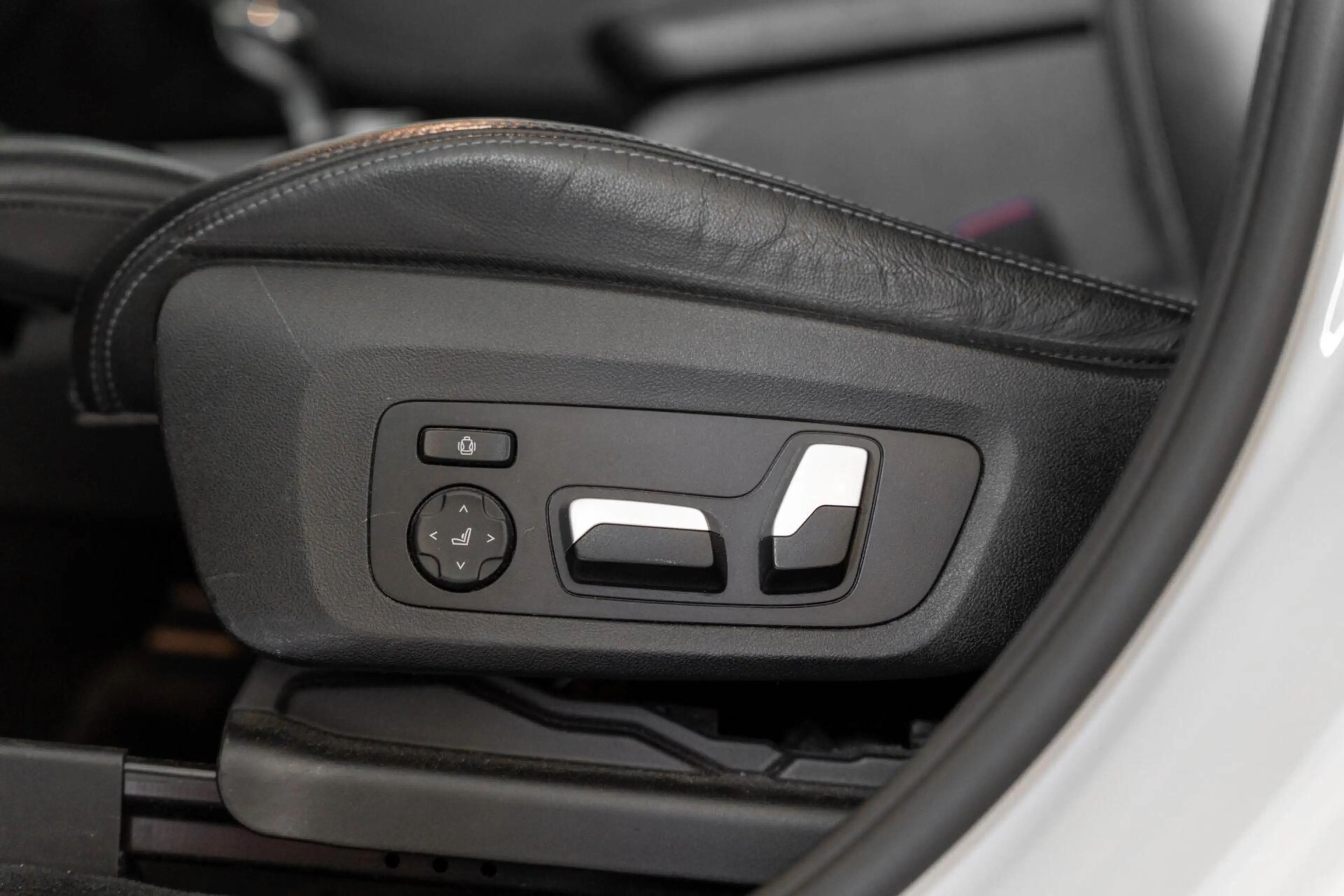 BMW X3 xDrive30e High Executive / M Sport Pro / Pano / HU — photo 16