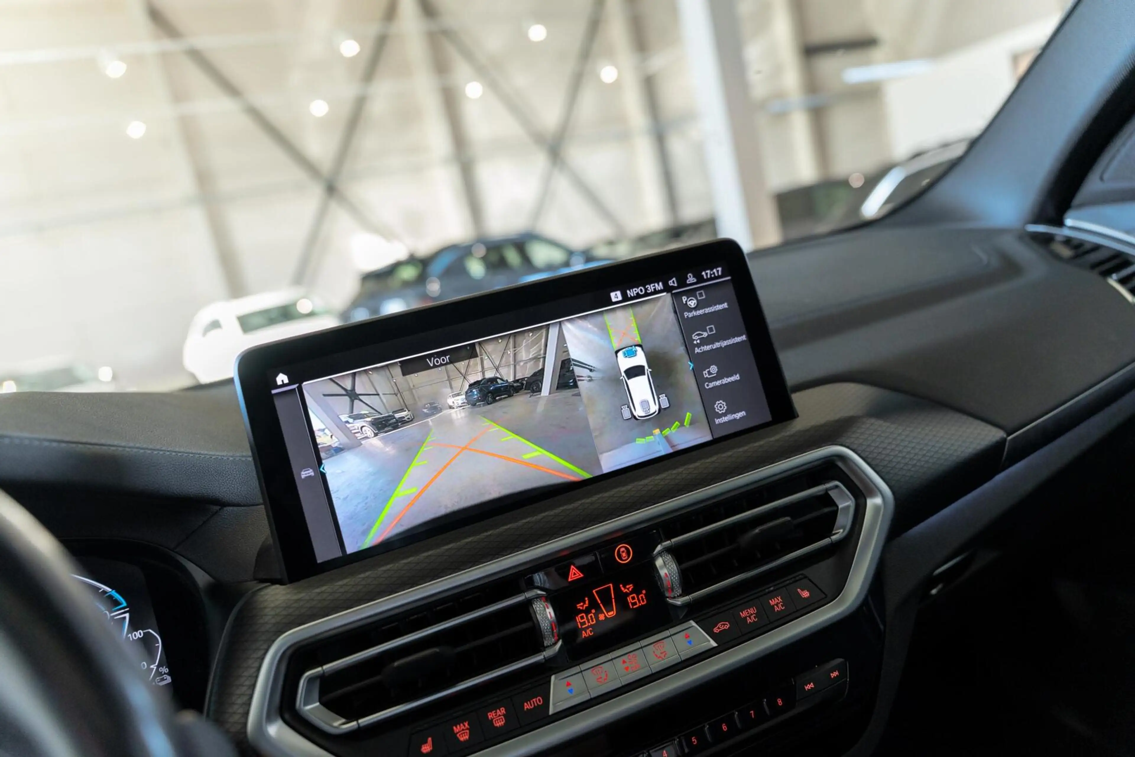 BMW X3 xDrive30e High Executive / M Sport Pro / Pano / HU — photo 25