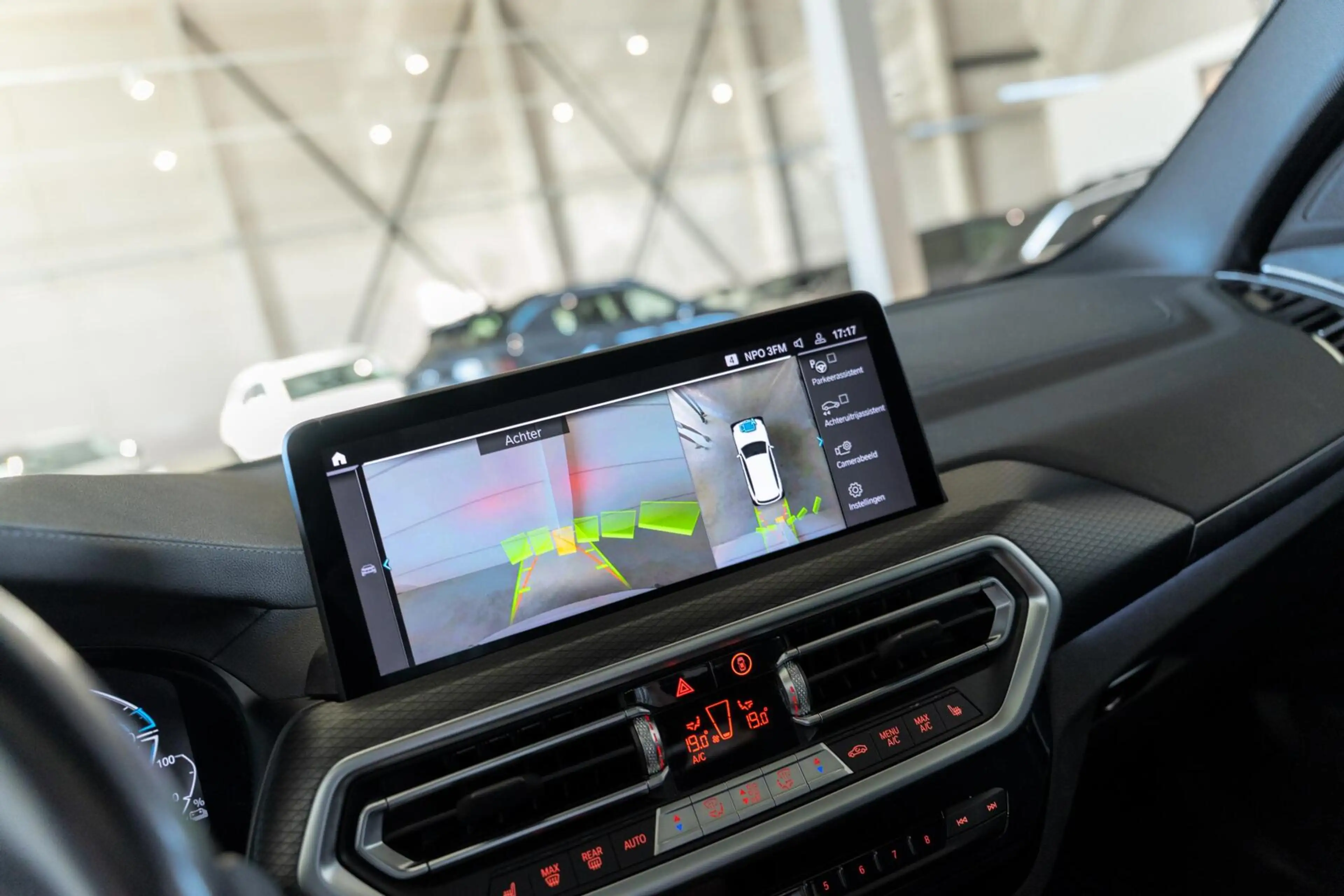 BMW X3 xDrive30e High Executive / M Sport Pro / Pano / HU — photo 24