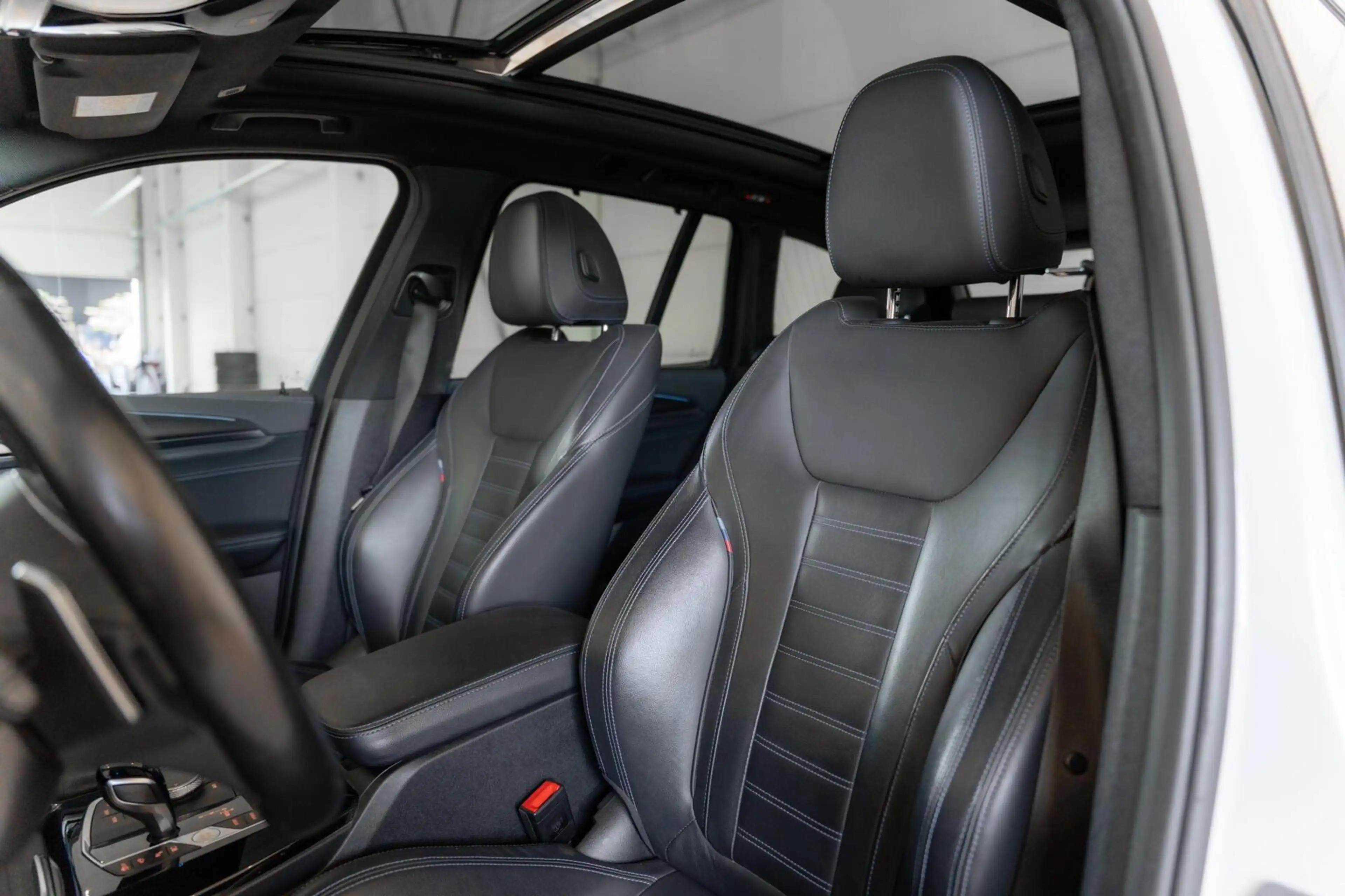 BMW X3 xDrive30e High Executive / M Sport Pro / Pano / HU — photo 11