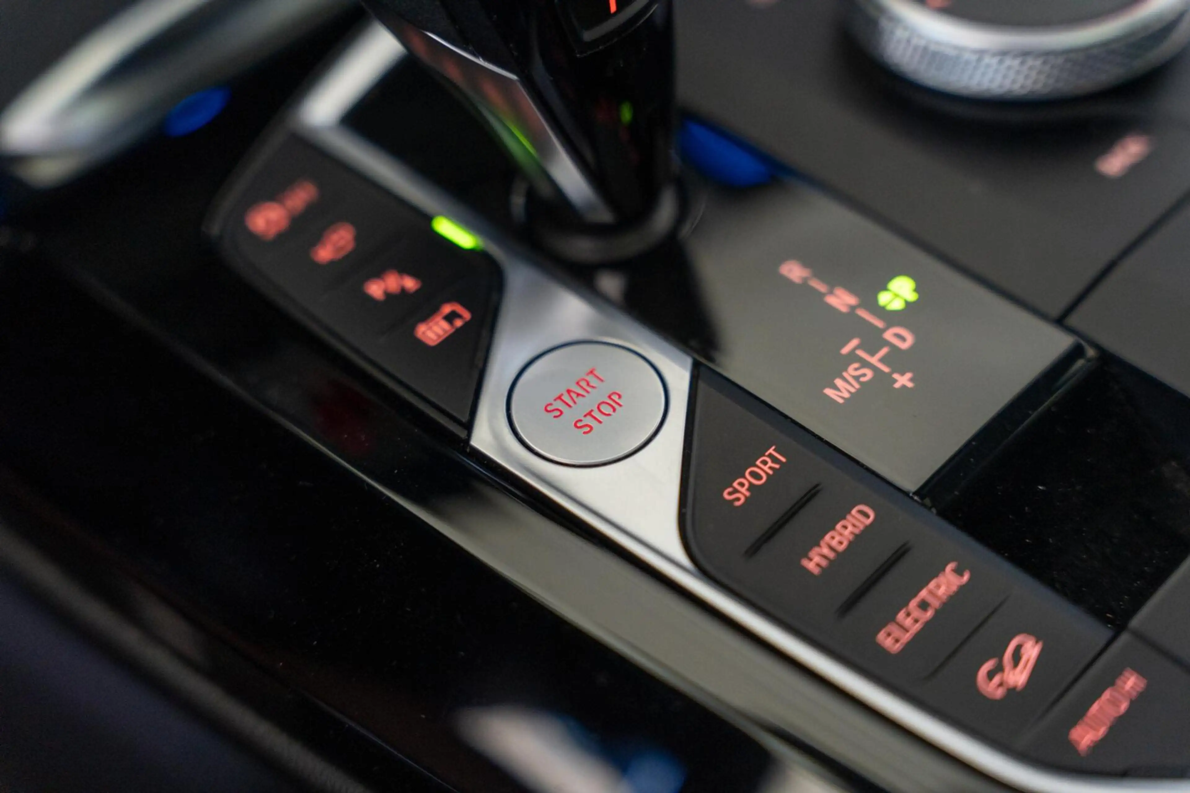 BMW X3 xDrive30e High Executive / M Sport Pro / Pano / HU — photo 37