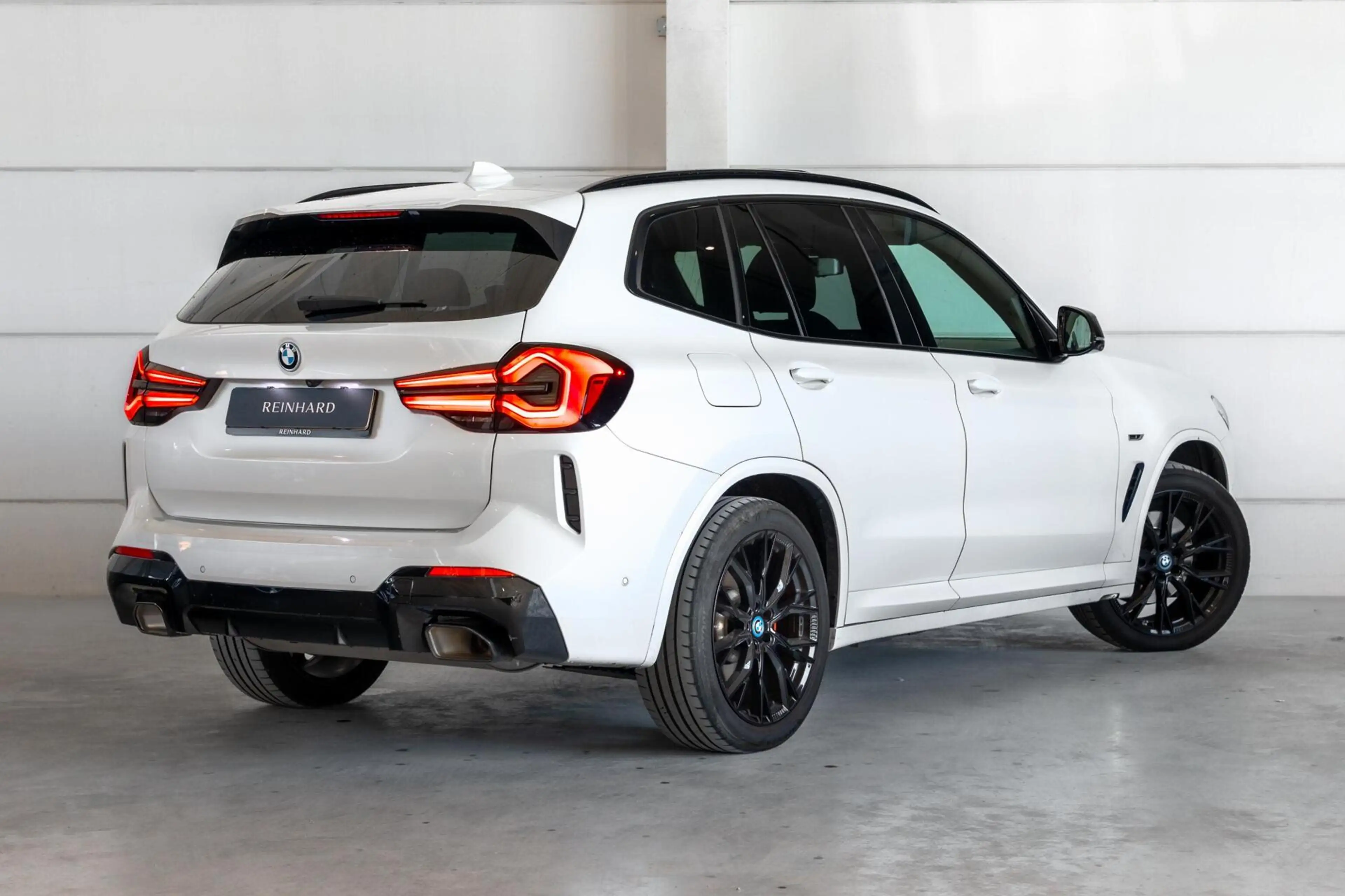 BMW X3 xDrive30e High Executive / M Sport Pro / Pano / HU — photo 2