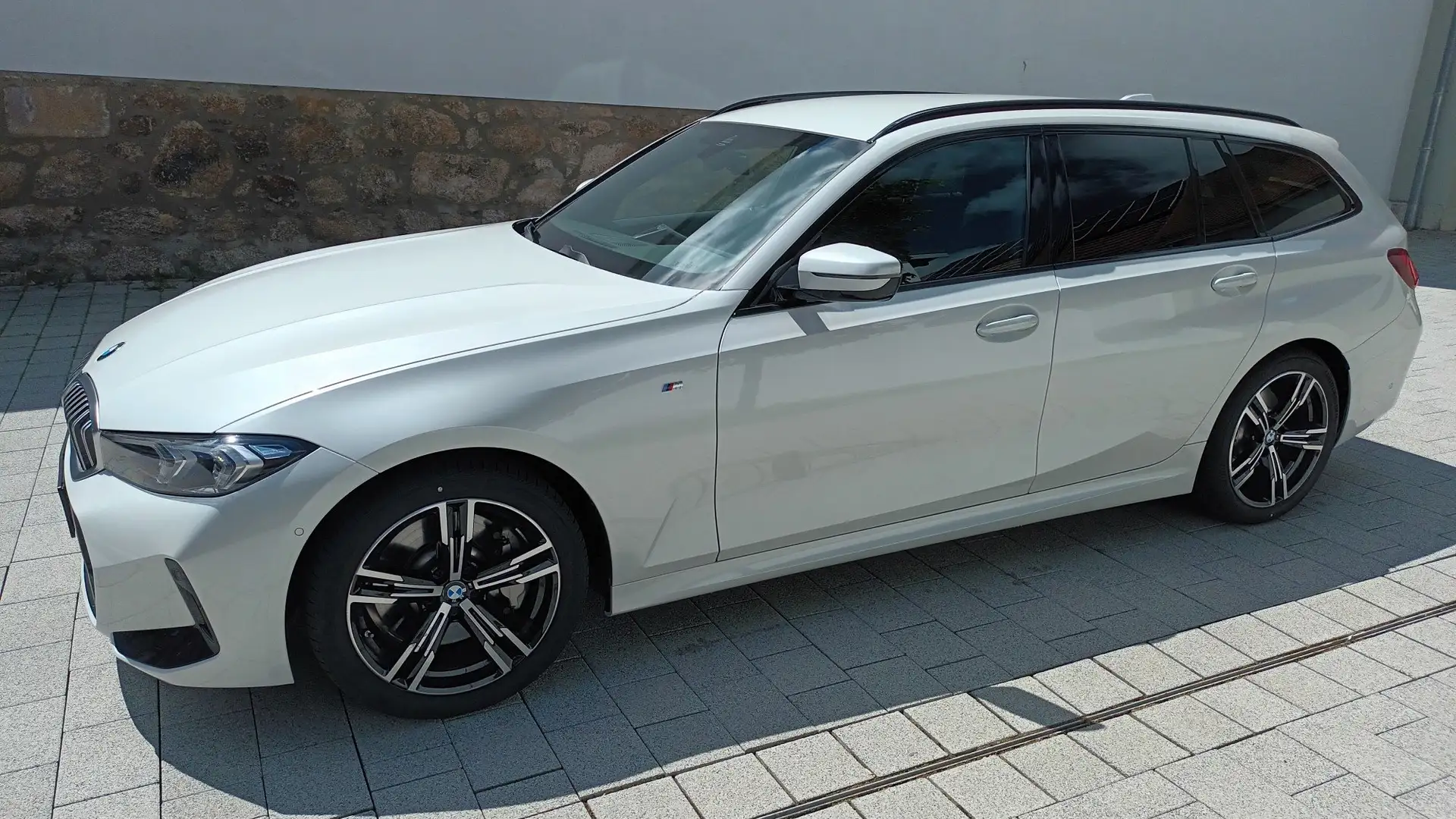 BMW 330 330 i xDrive Touring M Sport AHK Widescr Ambi HiFi Blanc - 1