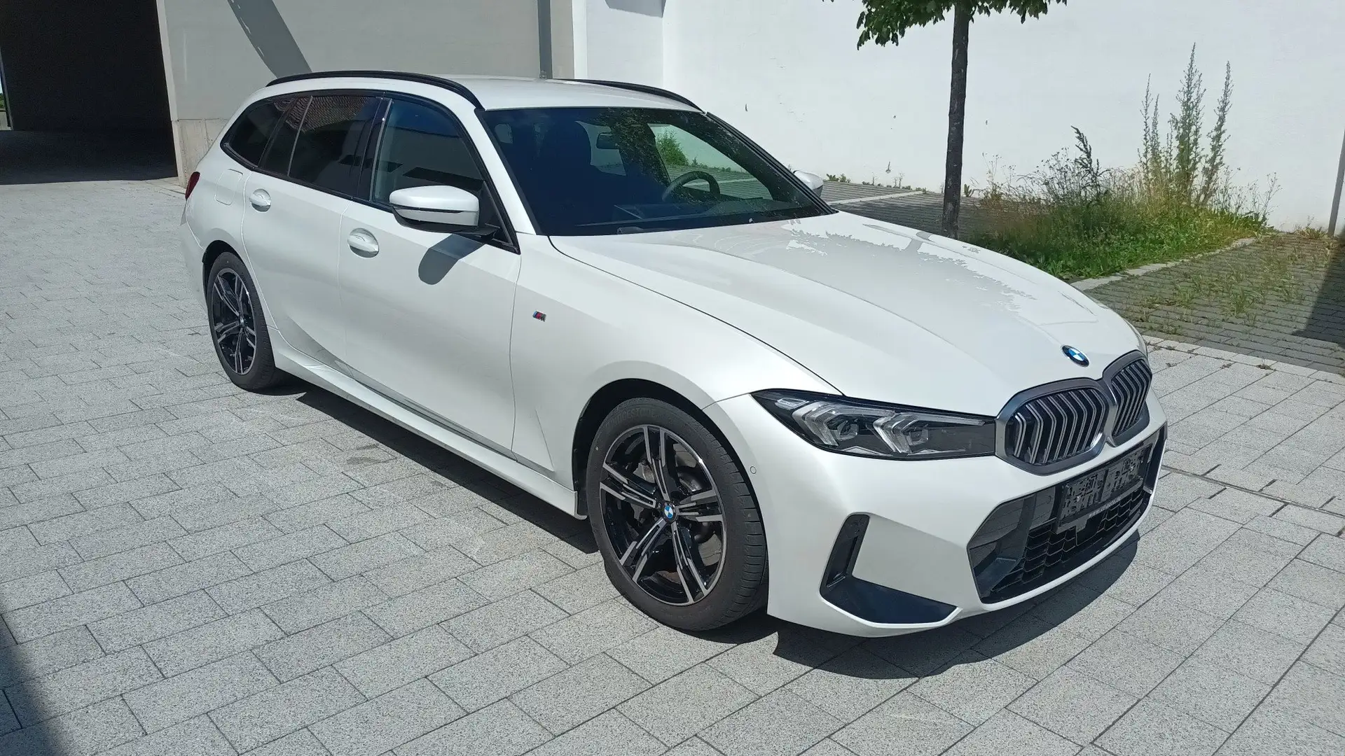 BMW 330 330 i xDrive Touring M Sport AHK Widescr Ambi HiFi Blanc - 2