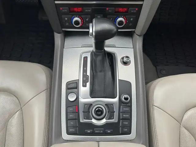 Audi Q7 view 14