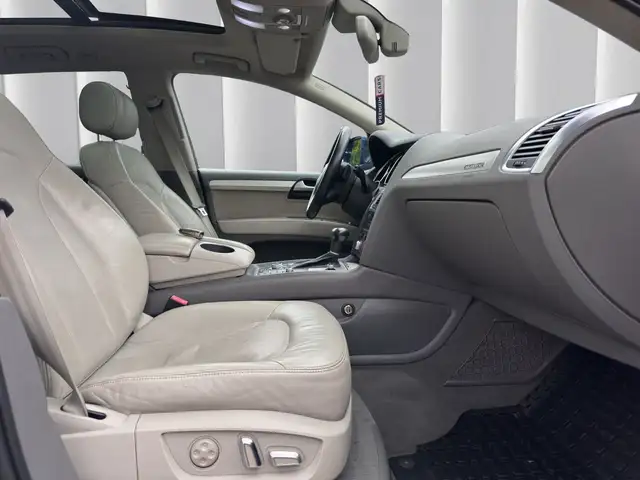 Audi Q7 view 15