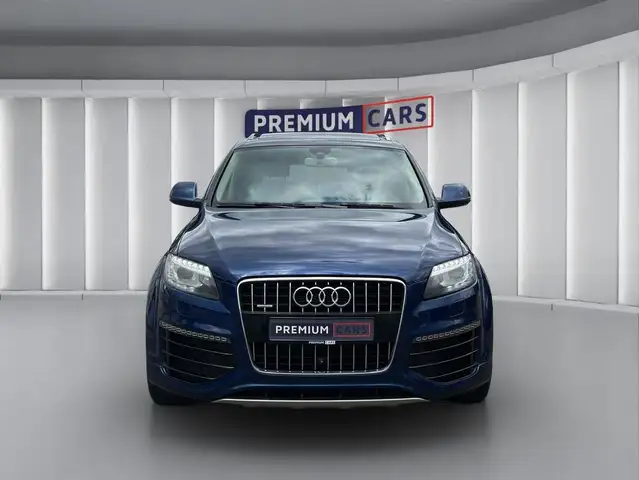 Audi Q7 view 8