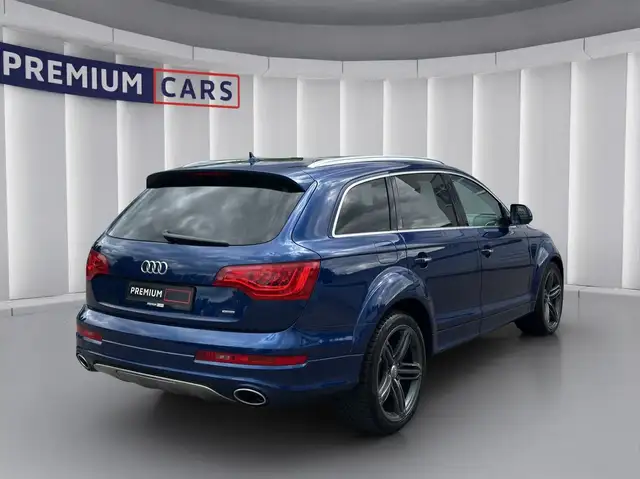 Audi Q7 view 5