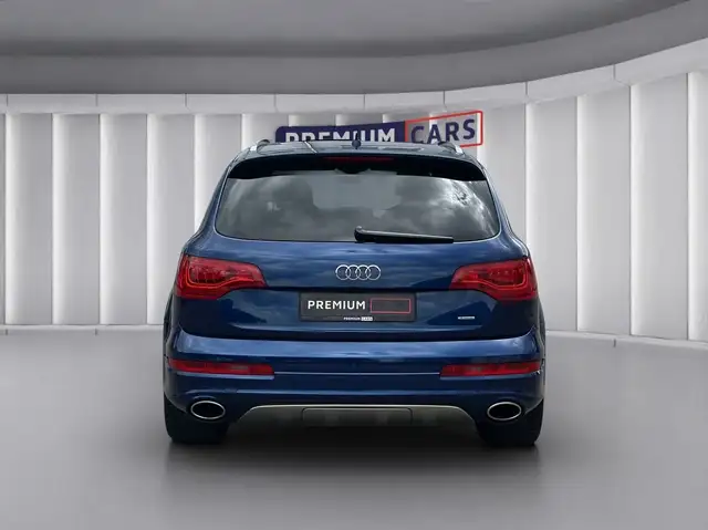 Audi Q7 view 4