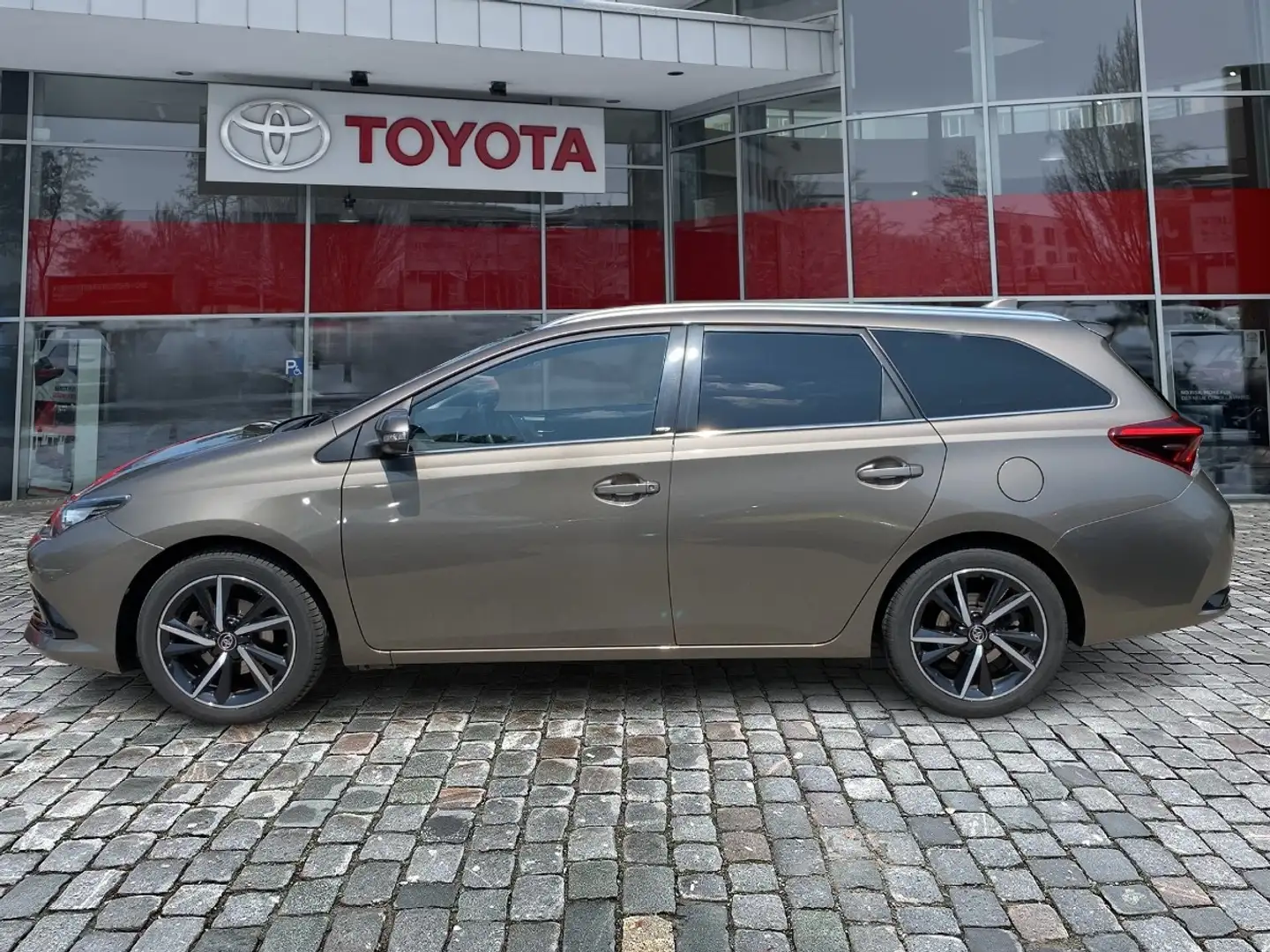 Toyota Auris 1.2 Turbo Touring Sports Edition-S+ Gris - 2