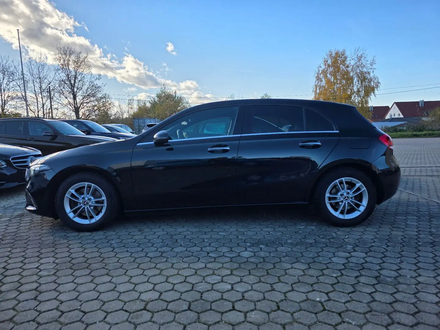 Mercedes-Benz A 200 A -Klasse A 200 d / TÜV NEU Schwarz - 2