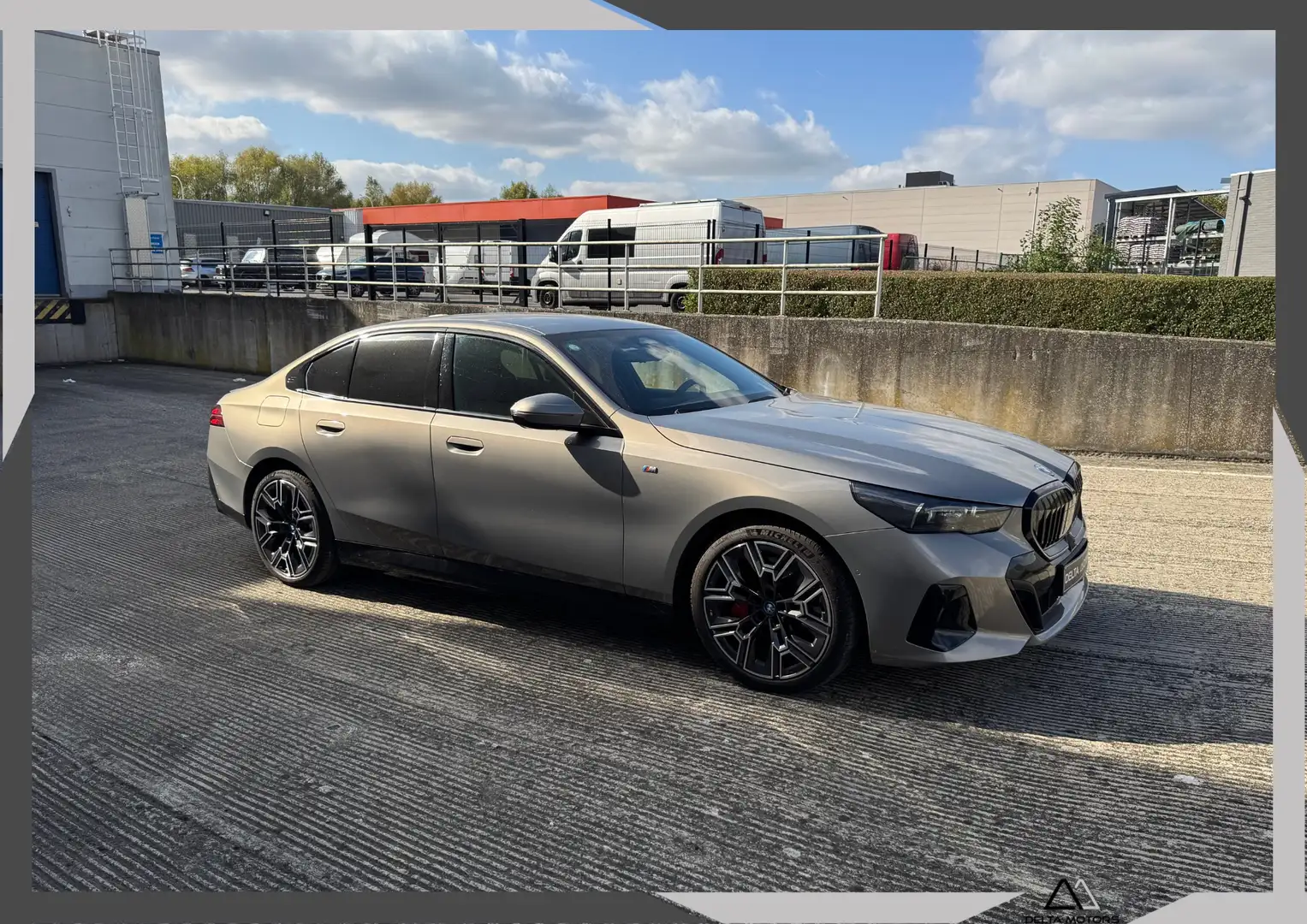 BMW i5 M Pack pro|Trekhaak|Harmon-kardon| Iconic Glow| Grigio - 2