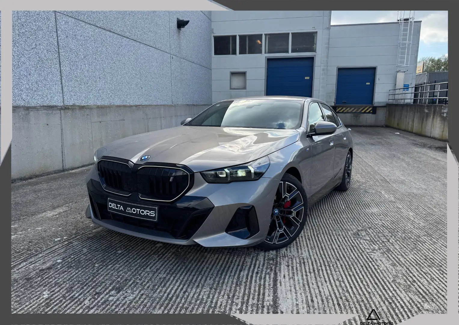 BMW i5 M Pack pro|Trekhaak|Harmon-kardon| Iconic Glow| Grigio - 1