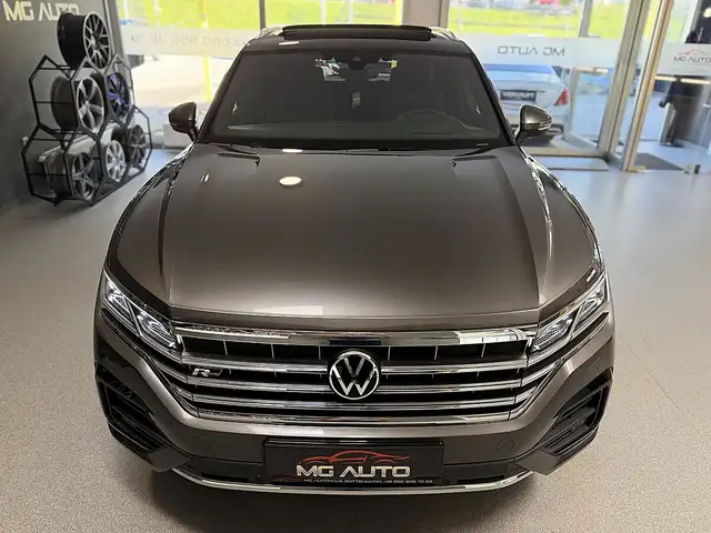 Volkswagen Touareg view 10