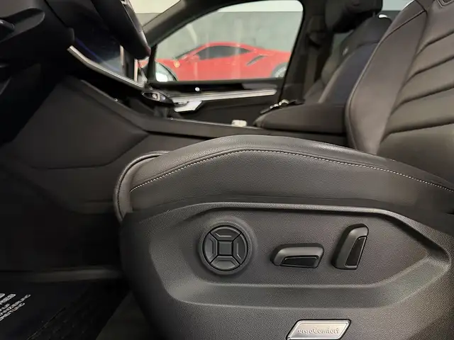 Volkswagen Touareg view 14