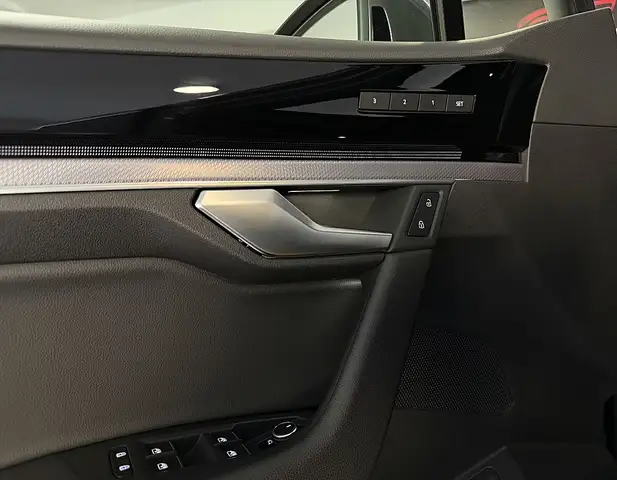 Volkswagen Touareg view 13