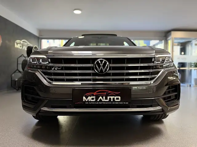 Volkswagen Touareg view 11