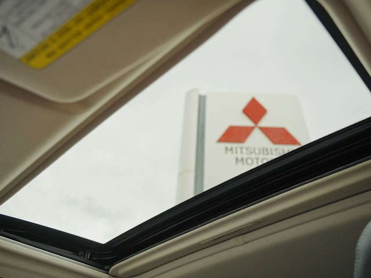 Mitsubishi Outlander photo Mitsubishi Outlander
