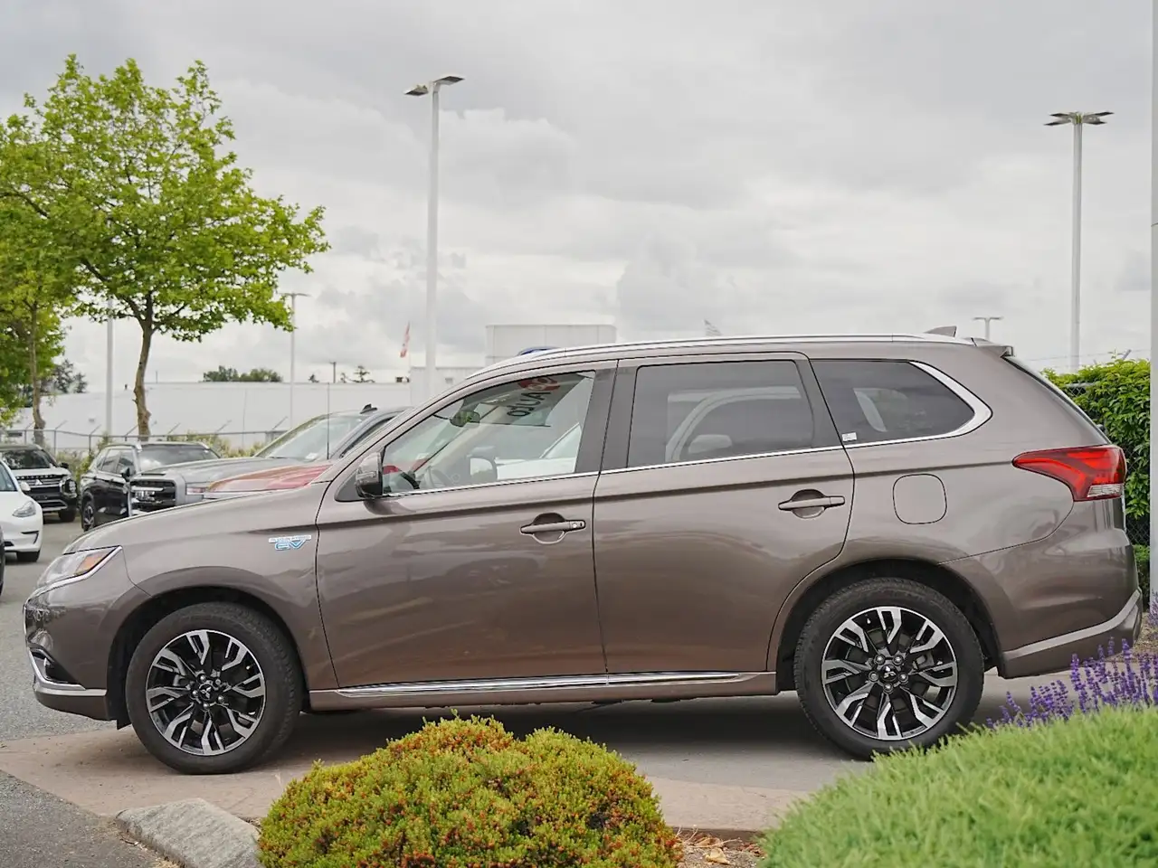 Mitsubishi Outlander photo Mitsubishi Outlander