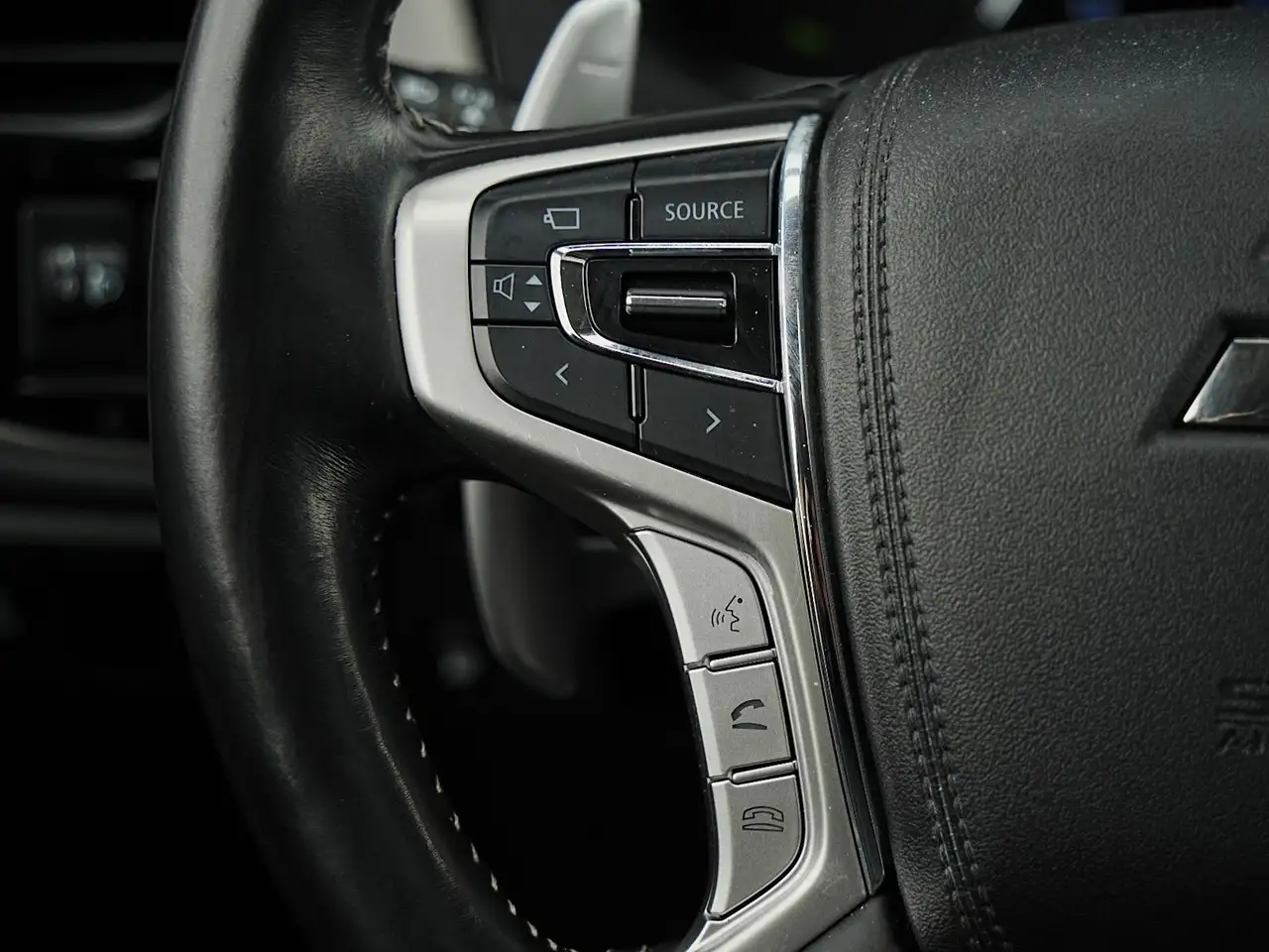 Mitsubishi Outlander photo Mitsubishi Outlander