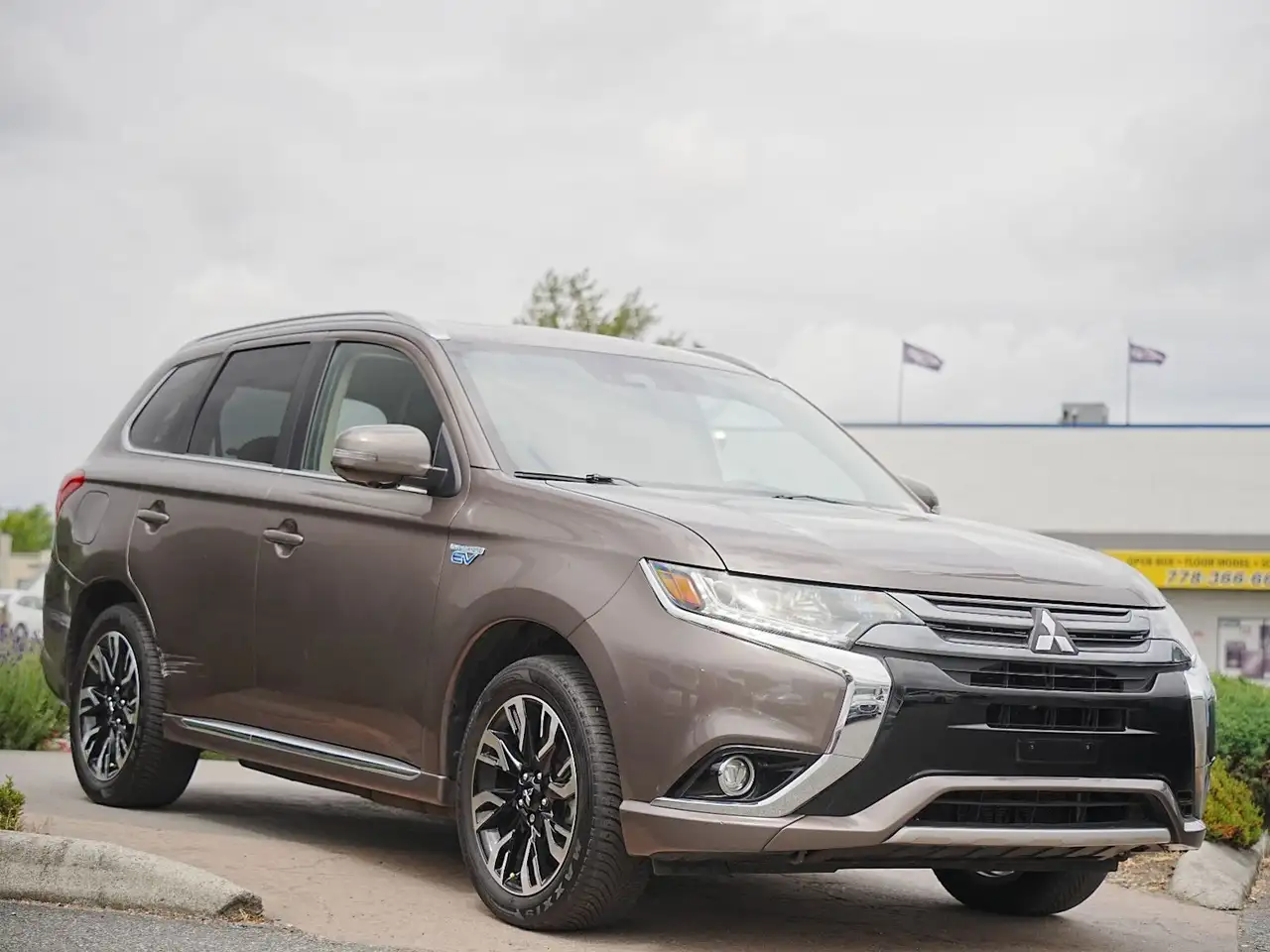 Mitsubishi Outlander photo Mitsubishi Outlander