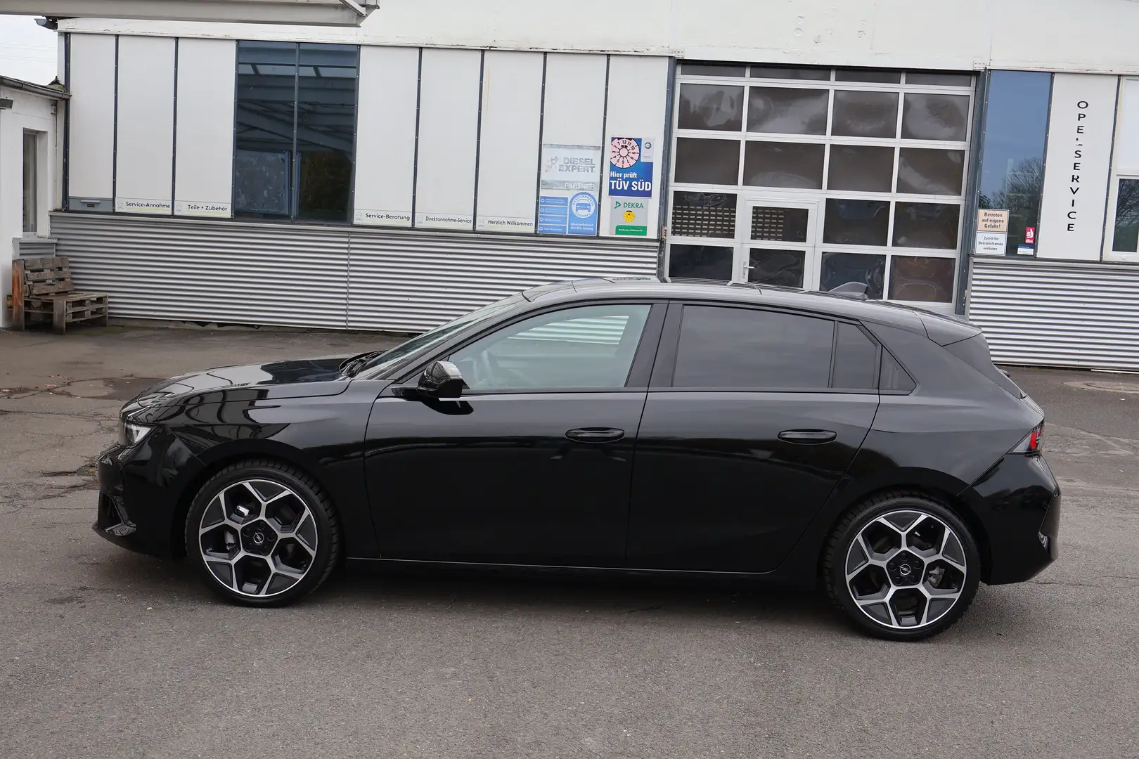 Opel Astra 5-T 1.2 Turbo AT8 Ultimate+AHK+Intelli-Drive Noir - 2
