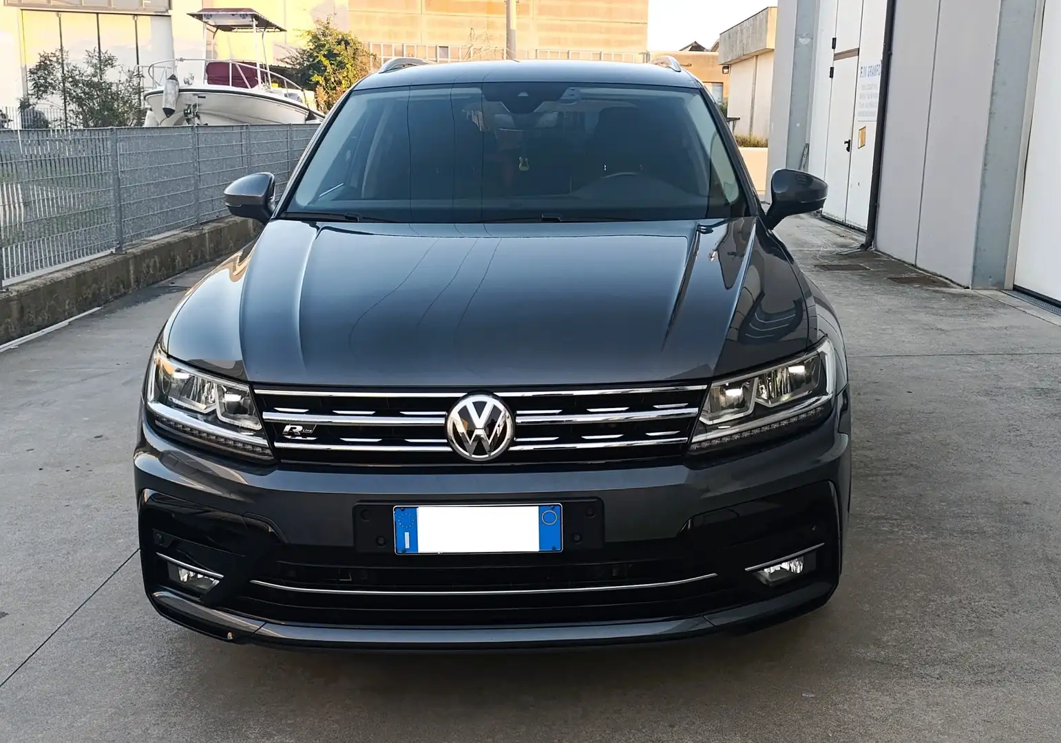 Volkswagen Tiguan 1.6 tdi Style 115cv R-Line -Uniproprietario Grigio - 2