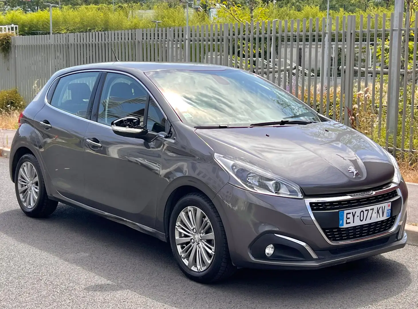 Peugeot 208 1.2 PureTech 110ch S&S BVM5 Allure Business - 1