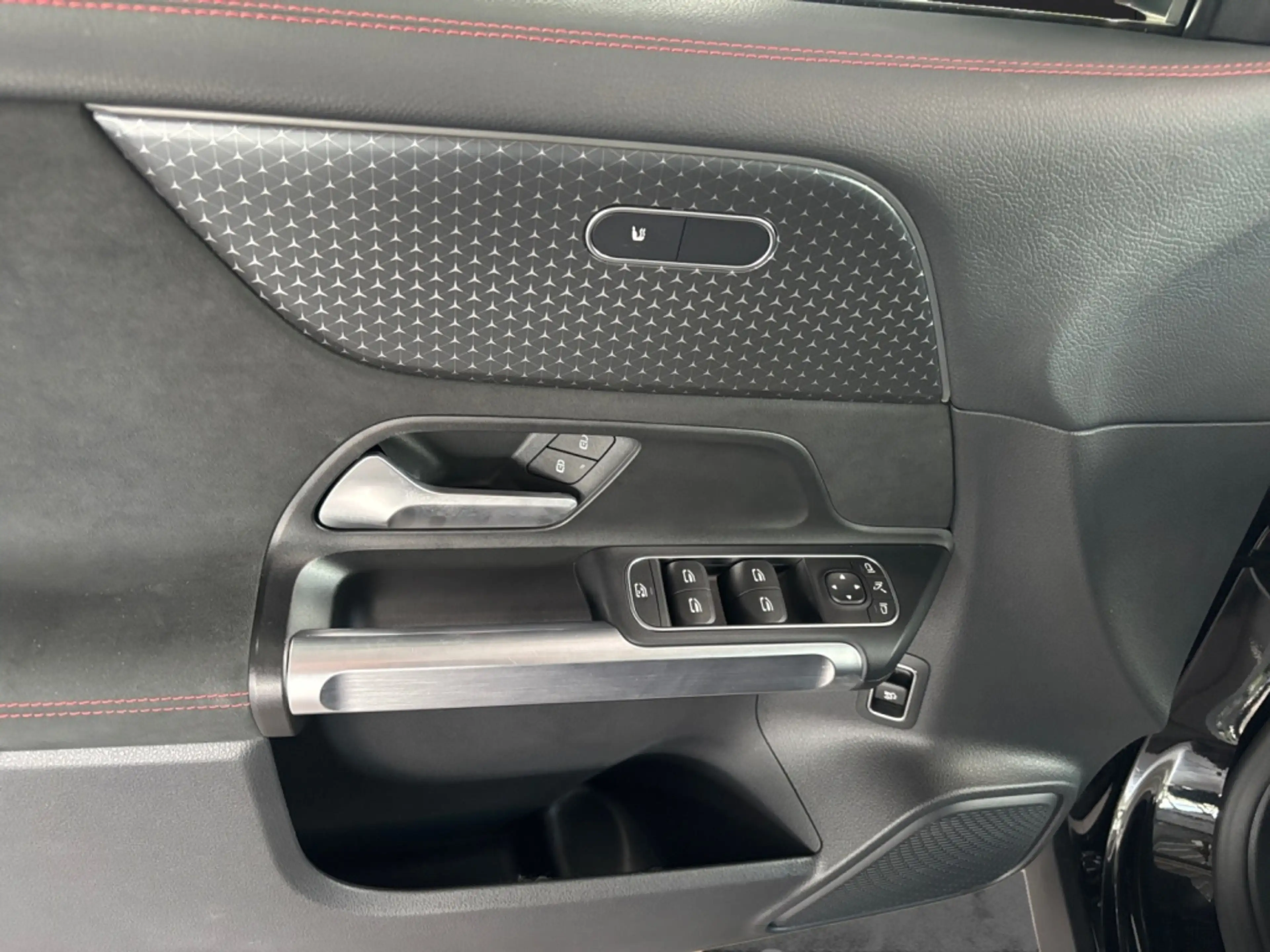 Mercedes-Benz EQB 250 + AMG*Night*LED*Panorama-SD*Kamera*AHK* — photo 10