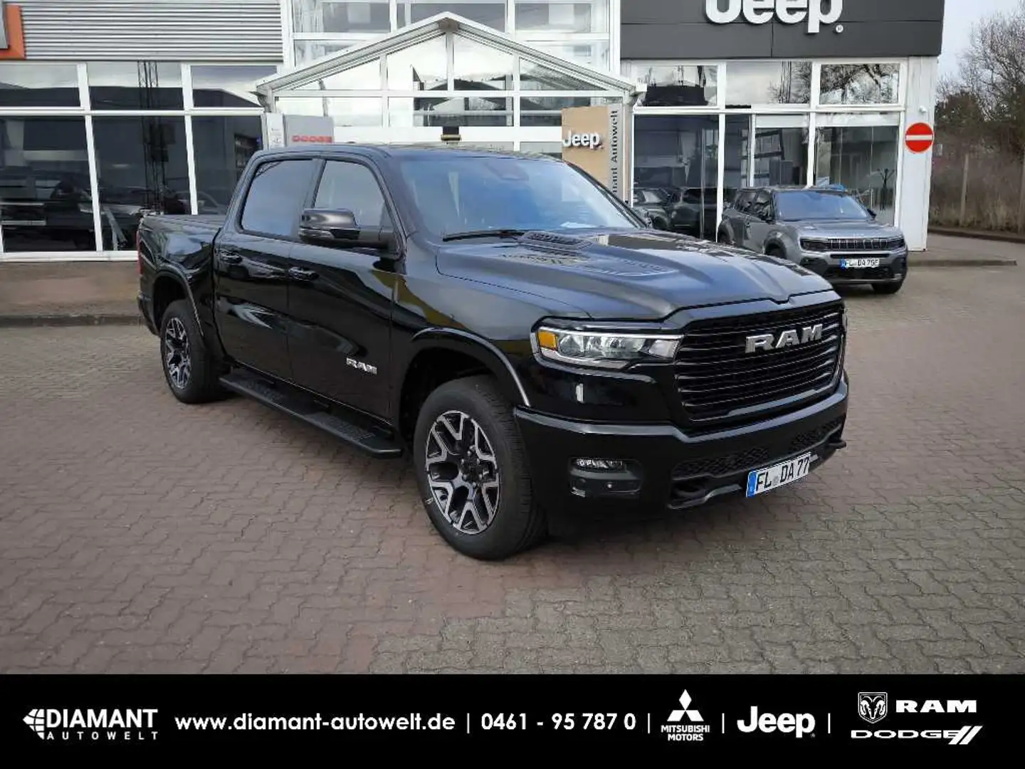Dodge RAM 1500 Laramie Crew Cab Schwarz - 1
