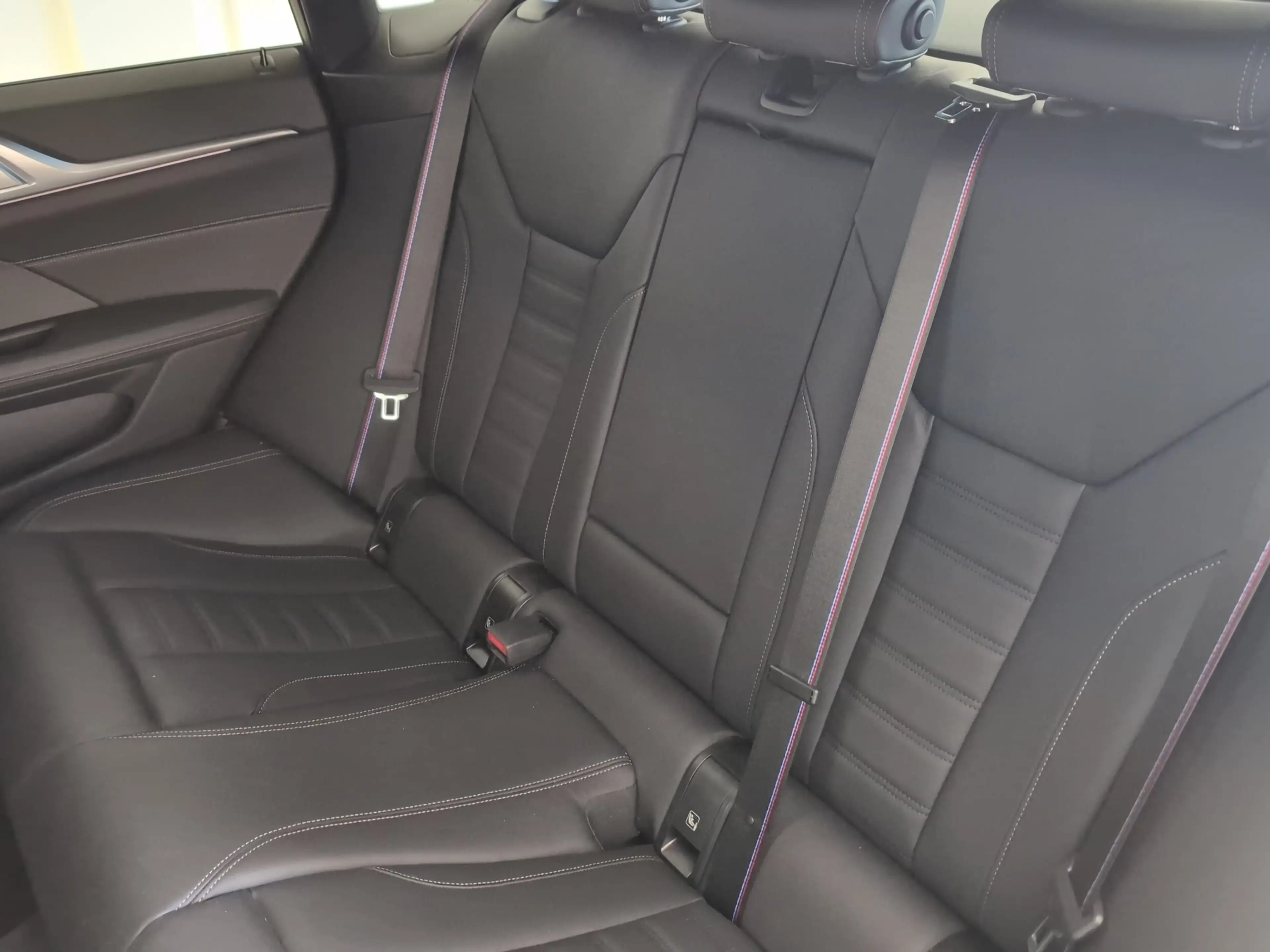 BMW M4 i xDrive Gran Coupé — photo 5