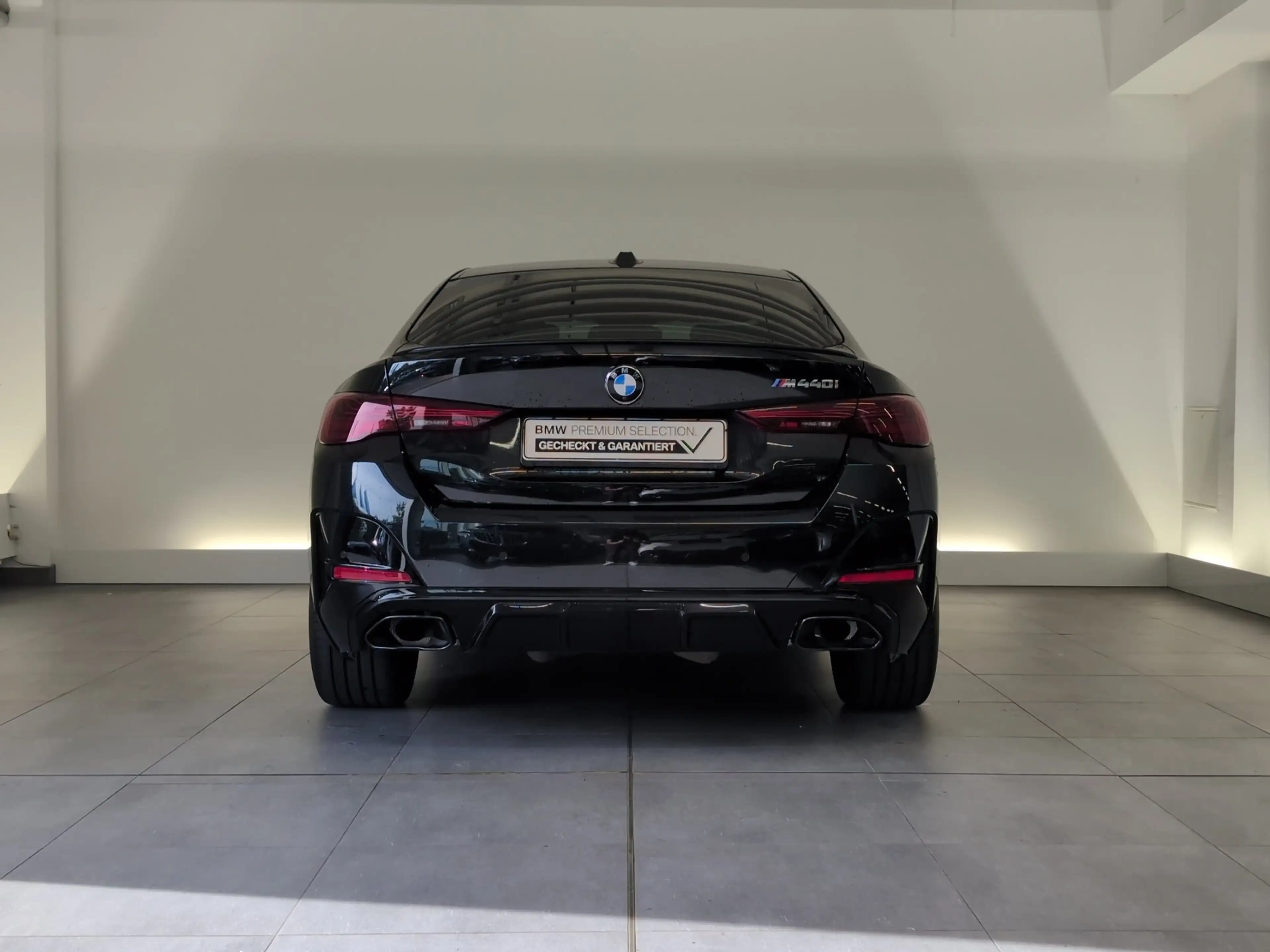 BMW M4 i xDrive Gran Coupé — photo 10