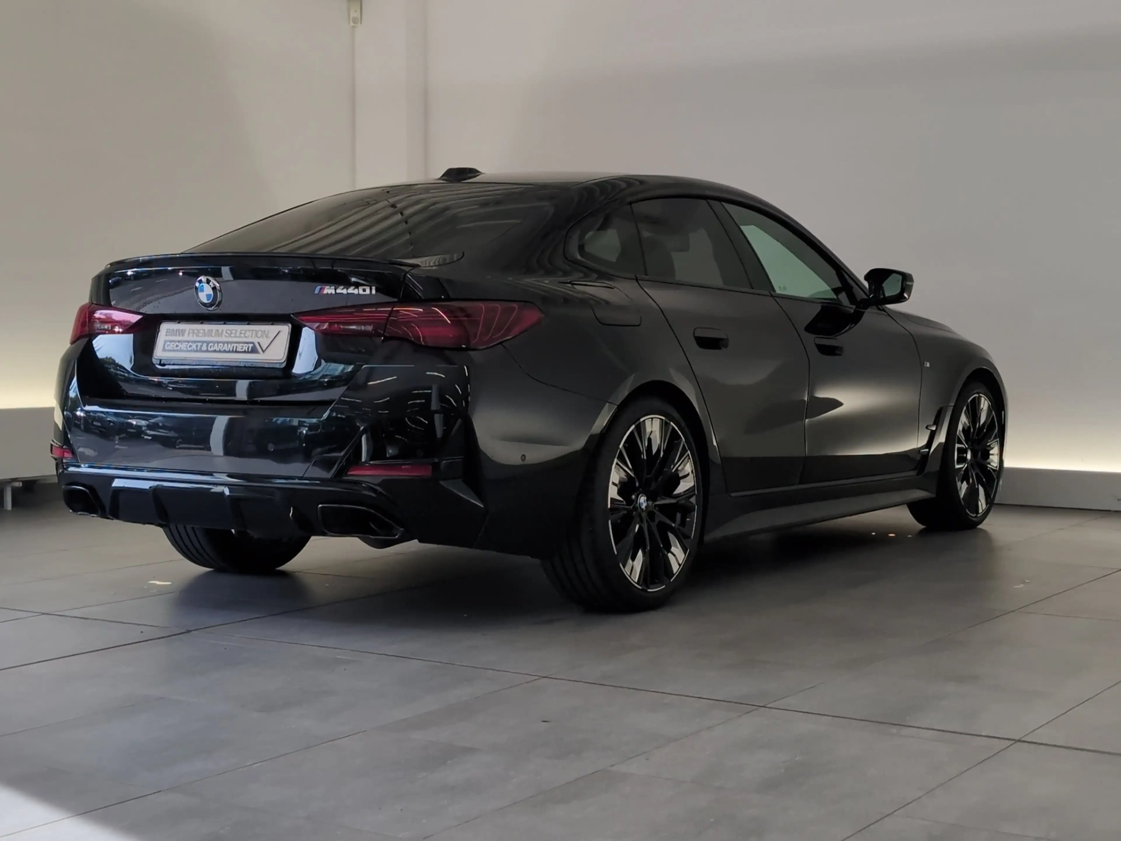 BMW M4 i xDrive Gran Coupé — photo 9