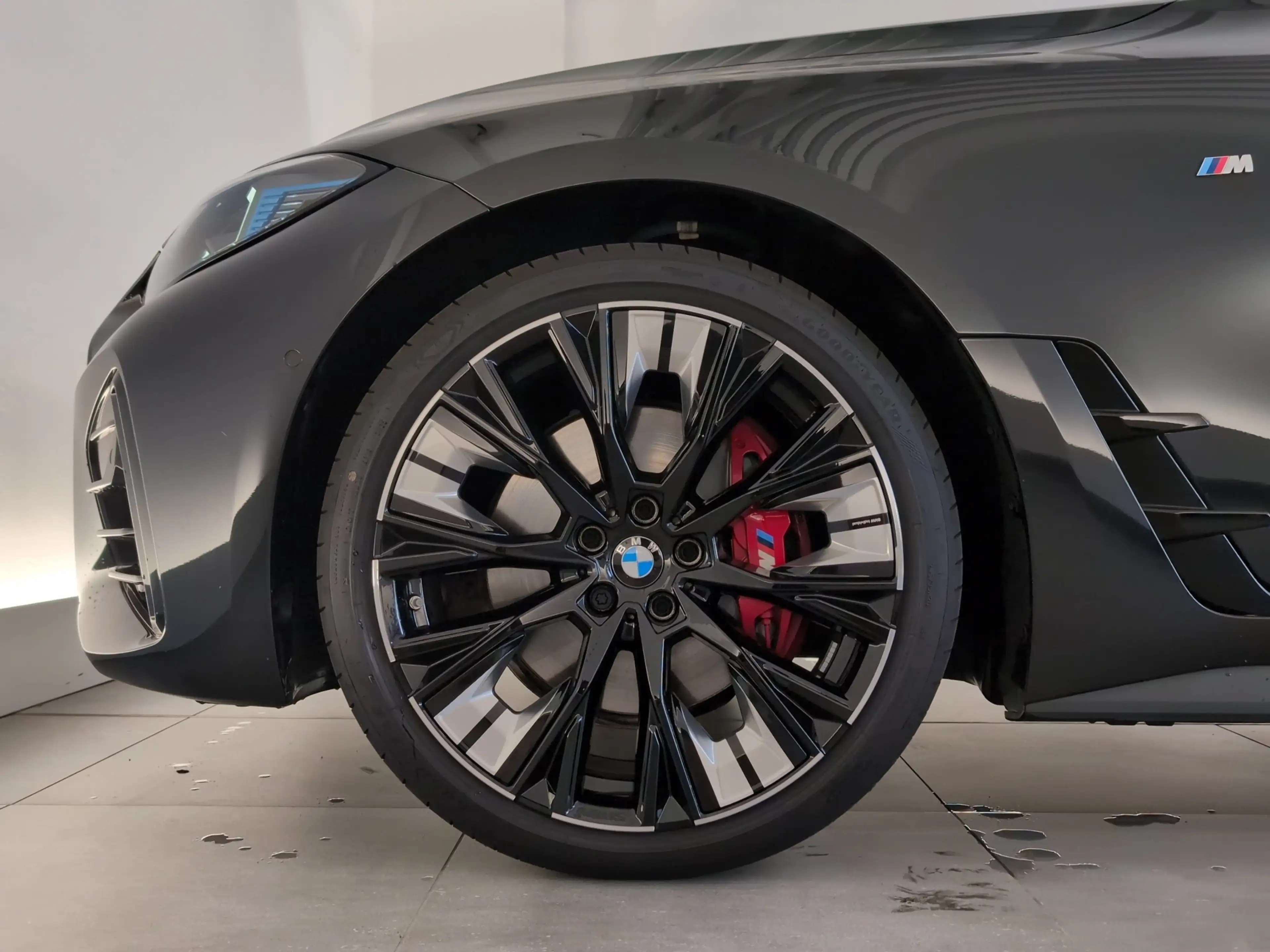 BMW M4 i xDrive Gran Coupé — photo 11