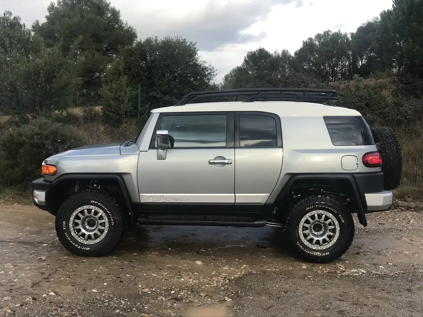 Toyota FJ Cruiser AT TOP RANGE Grau - 1