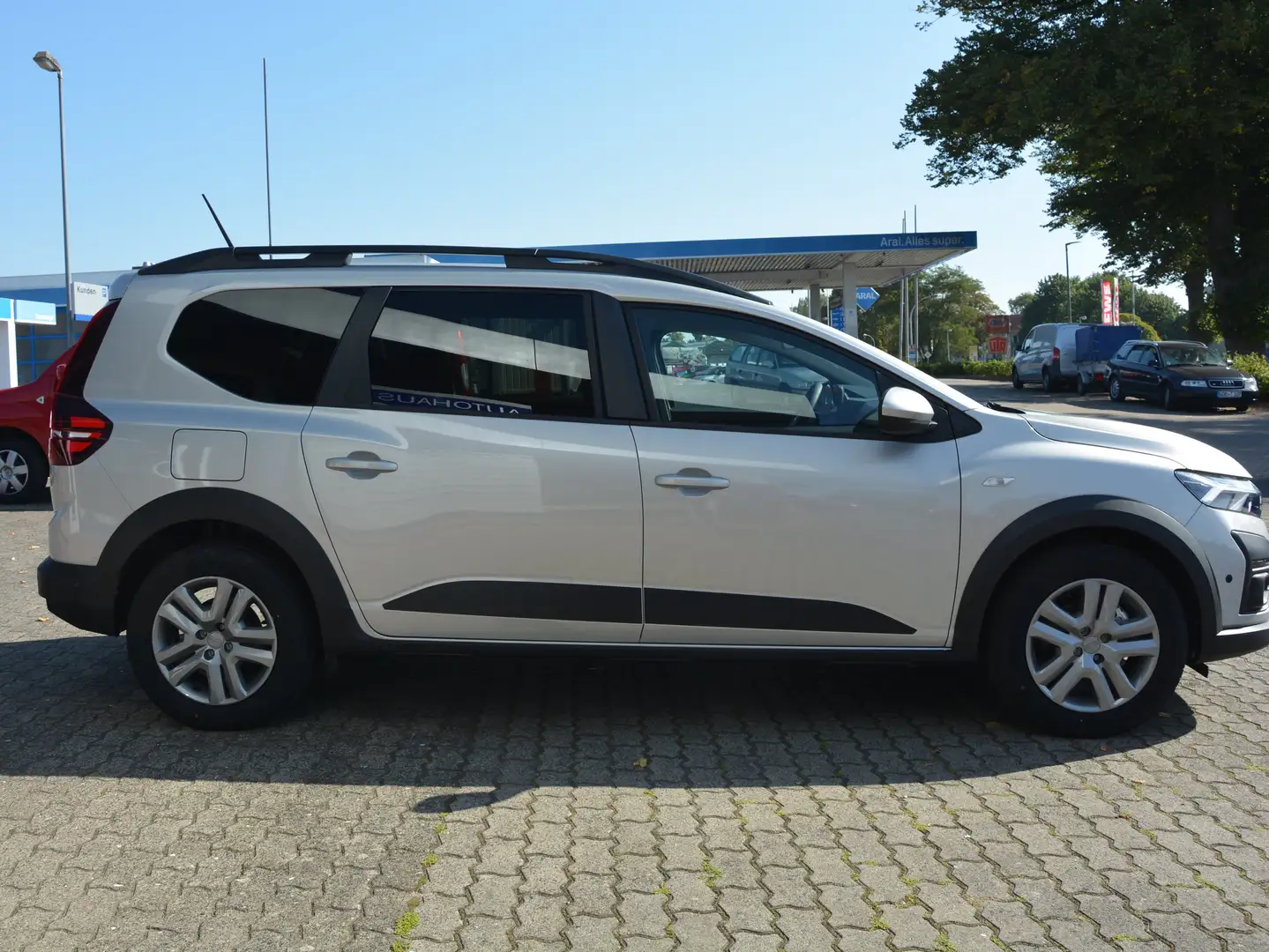 Dacia Jogger Expression m. LED/PDC/CAM/TWA/GRA/KEY-F/7-Sitzer Grau - 2