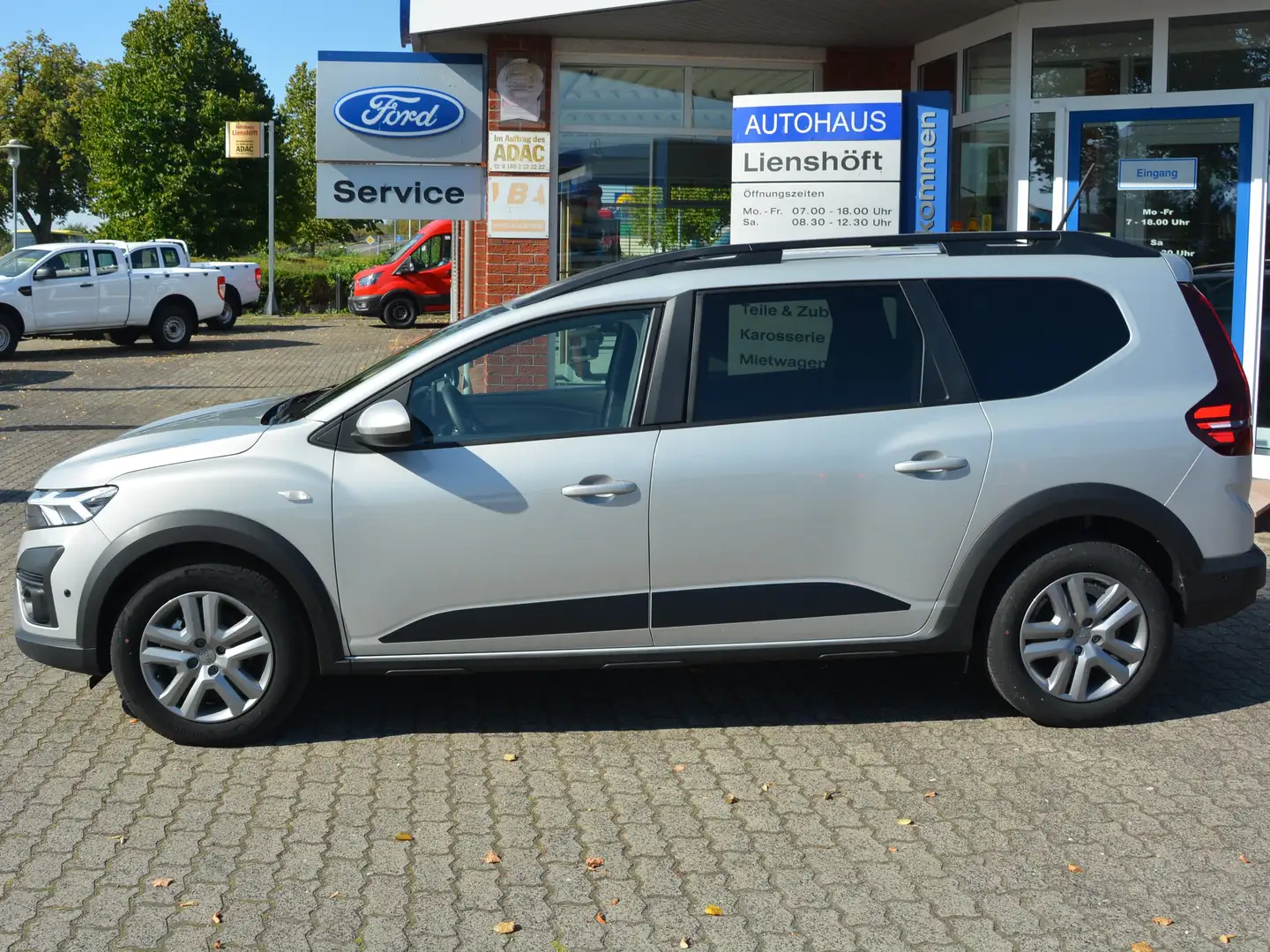 Dacia Jogger Expression m. LED/PDC/CAM/TWA/GRA/KEY-F/7-Sitzer Grau - 1
