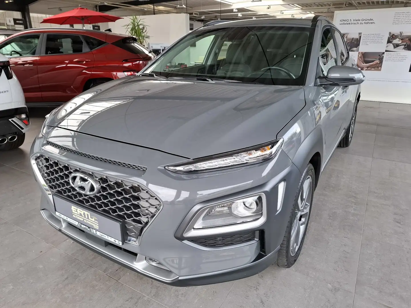Hyundai KONA 1.6 T-GDi DCT 4WD Premium Grau - 2