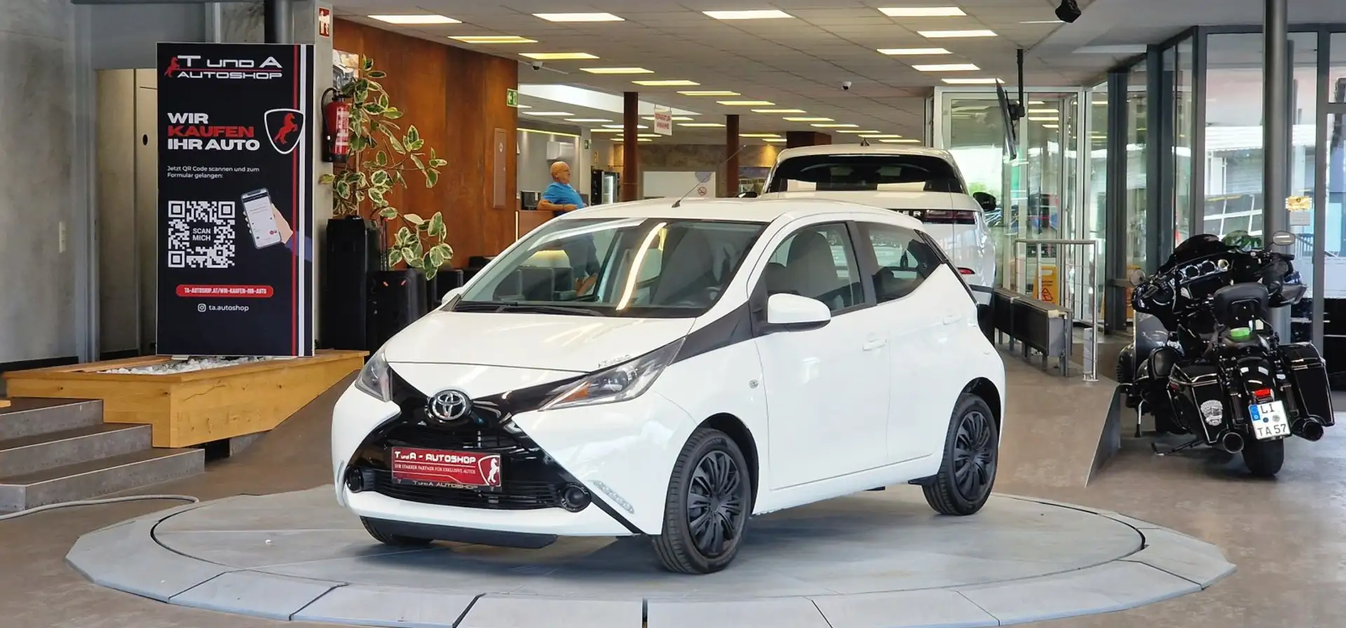 Toyota Aygo 1.0 VVT-i *Kamera*Bluetooth*Sportsitze* Weiß - 1