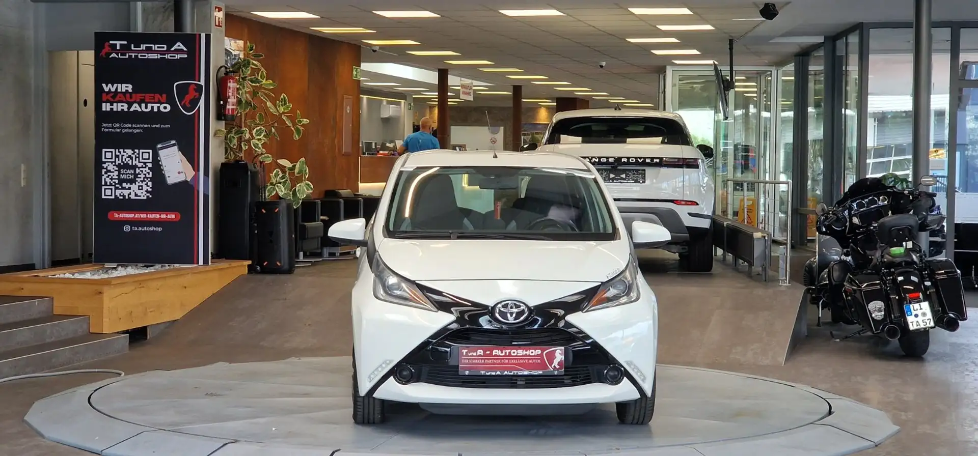 Toyota Aygo 1.0 VVT-i *Kamera*Bluetooth*Sportsitze* Weiß - 2