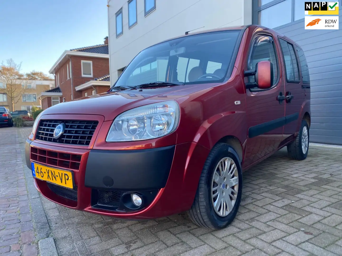 Fiat Doblo 1.4 Dynamic/Airco/Parkeer sensoren/Elek-pakket/2x Rood - 1