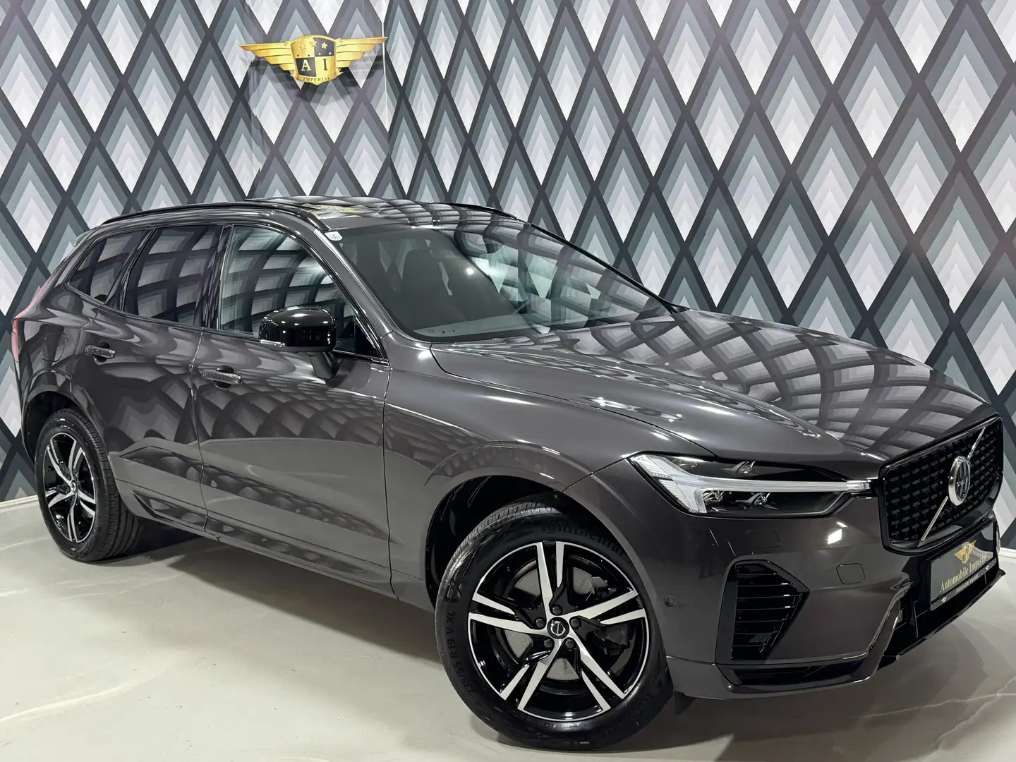 Volvo XC60 Allrad Recharge PHEV // R-DESIGN // PANO // AHK // Grijs - 1