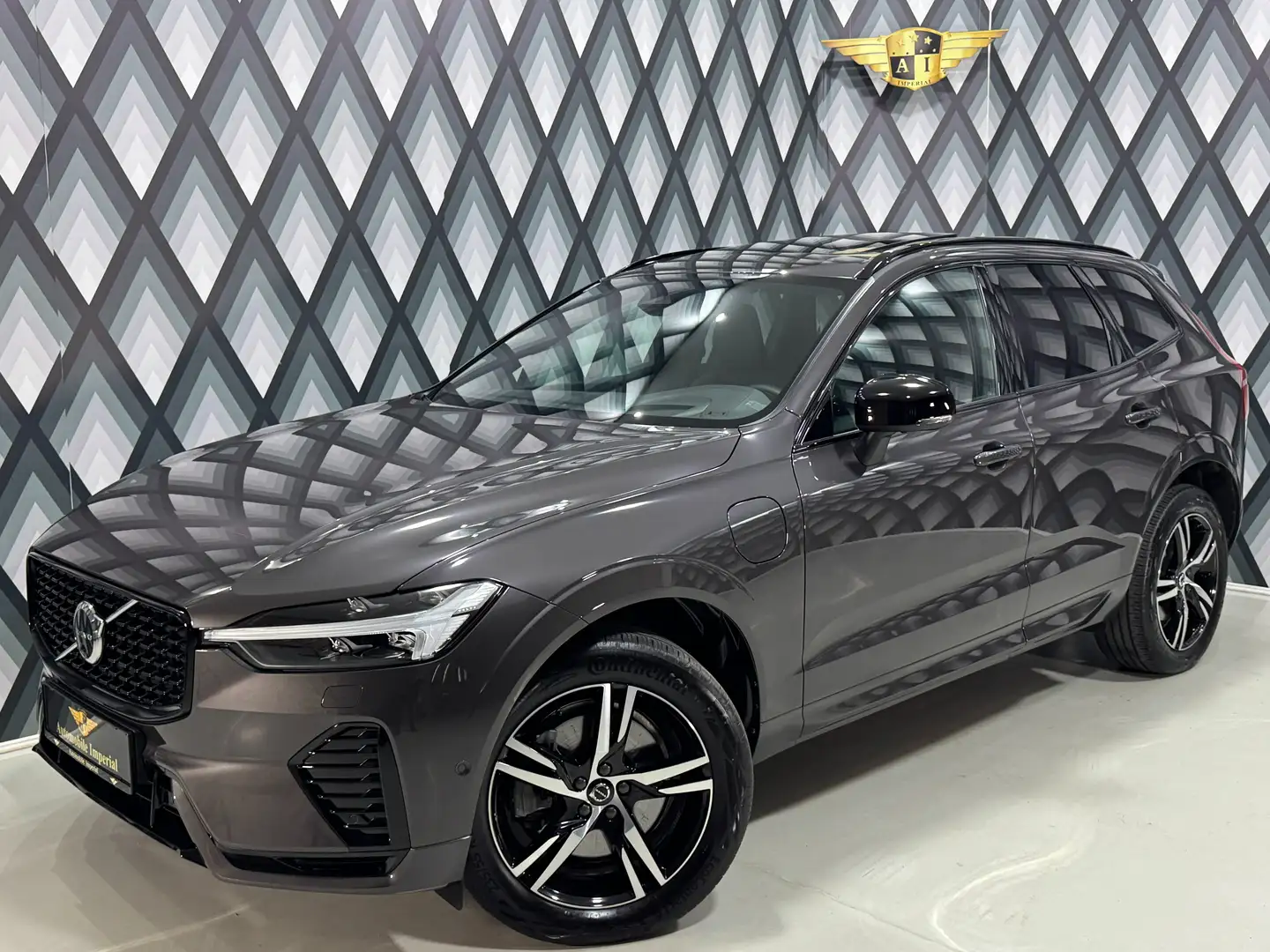 Volvo XC60 Allrad Recharge PHEV // R-DESIGN // PANO // AHK // Grijs - 2
