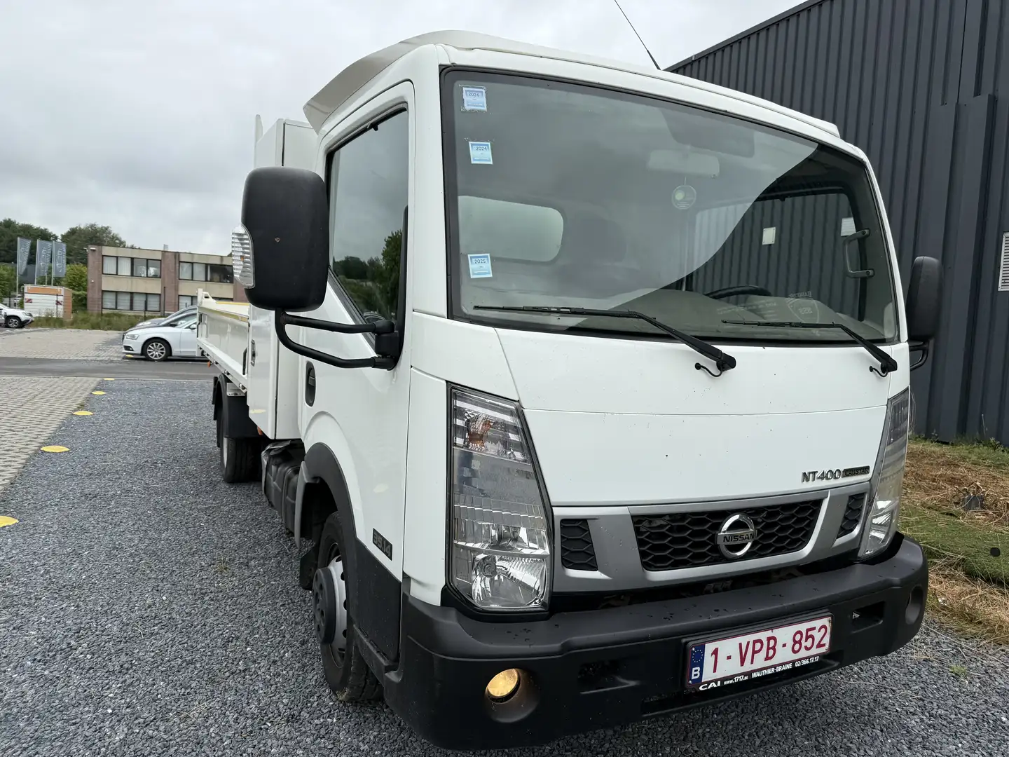 Nissan Cabstar NT400 Weiß - 2