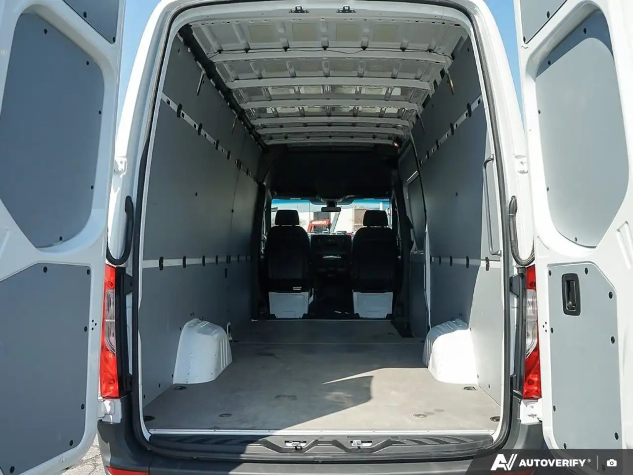 Mercedes-Benz Sprinter снимка Mercedes-Benz Sprinter
