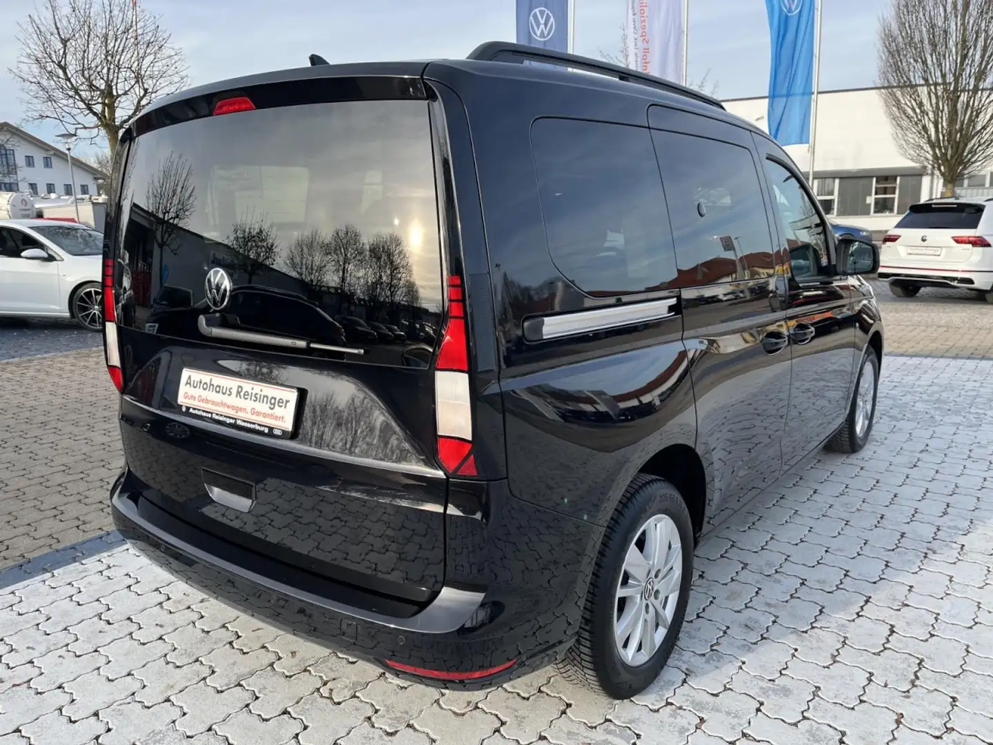 Volkswagen Caddy 1.5 TSI Life (NAVI,Front-LaneAssist,Klima,PDC) Fekete - 2