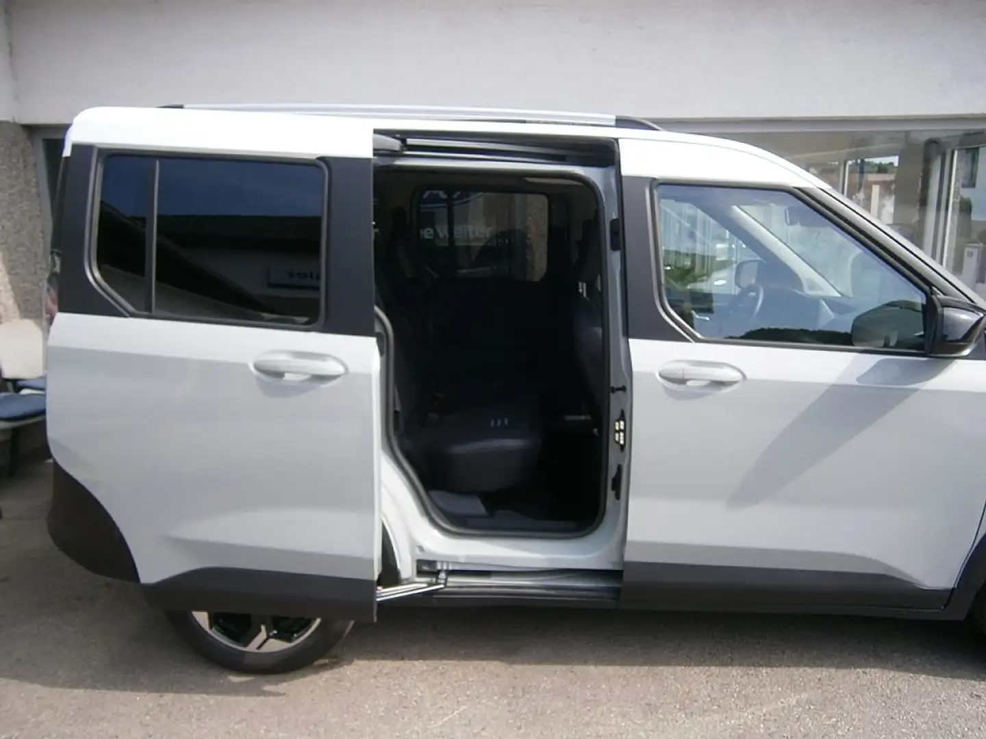 Ford Tourneo Courier 1,0 EcoBoost Active Aut. Grau - 2