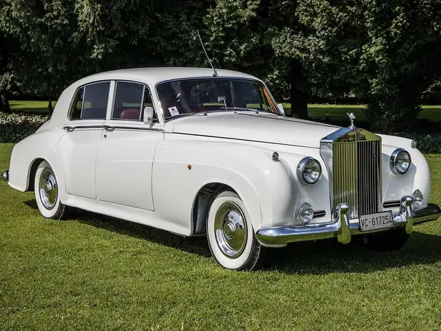 Rolls-Royce Cloud Silver Cloud 2